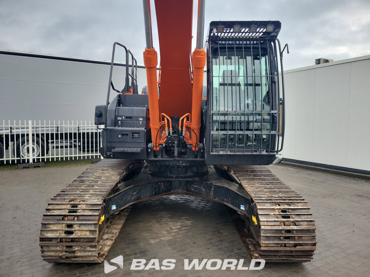 Hitachi ZX210 LC -6 Crawler excavators - BAS World