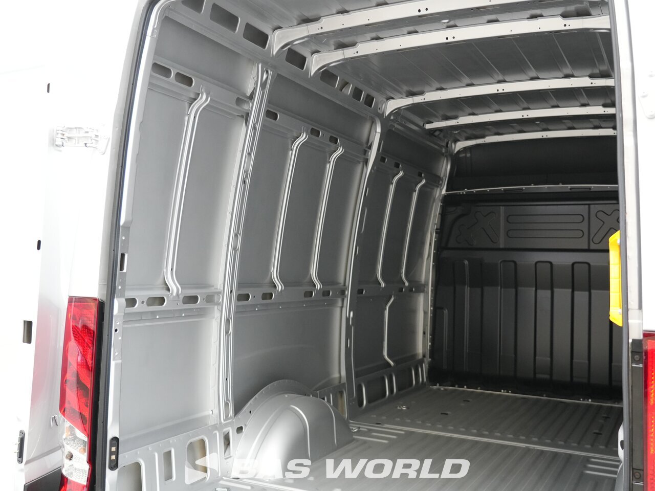 Other : Iveco Daily 35S21 شاحنة خفيفة بصندوق مغلق
