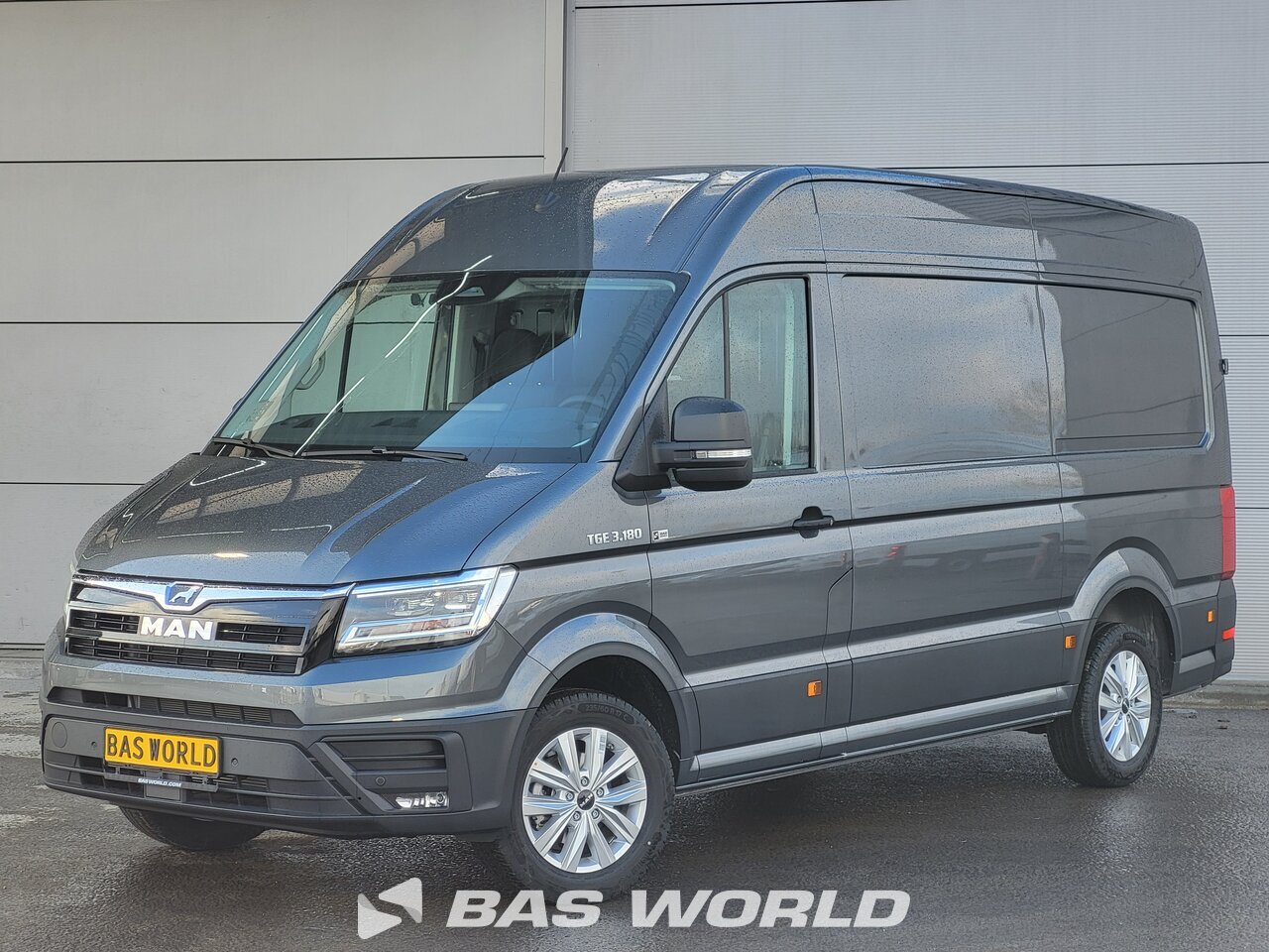 Front left : MAN TGE 3.180 Fourgons utilitaires