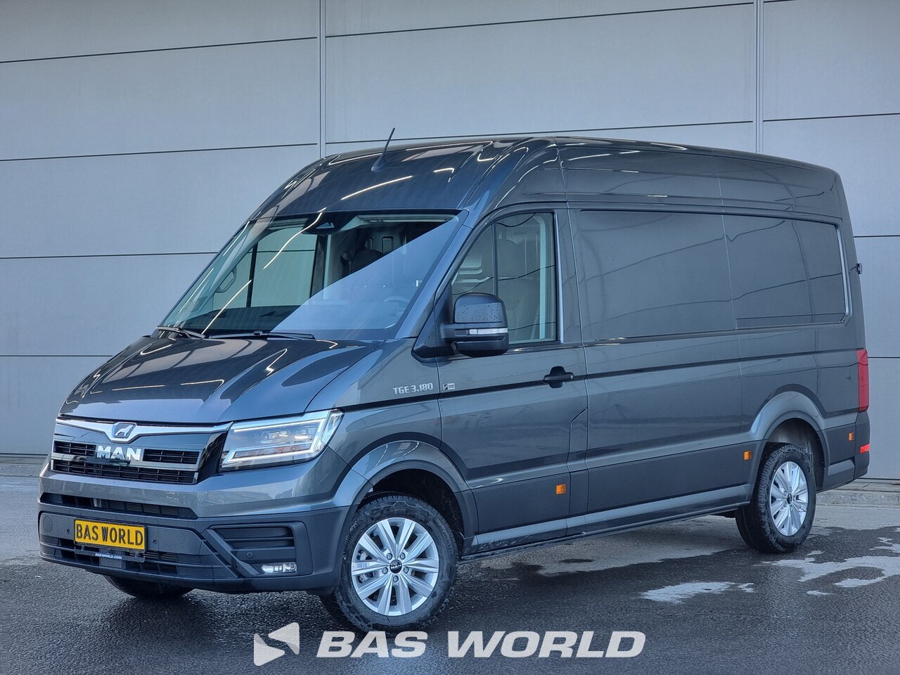 Front left : MAN TGE 3.180 Fourgons utilitaires