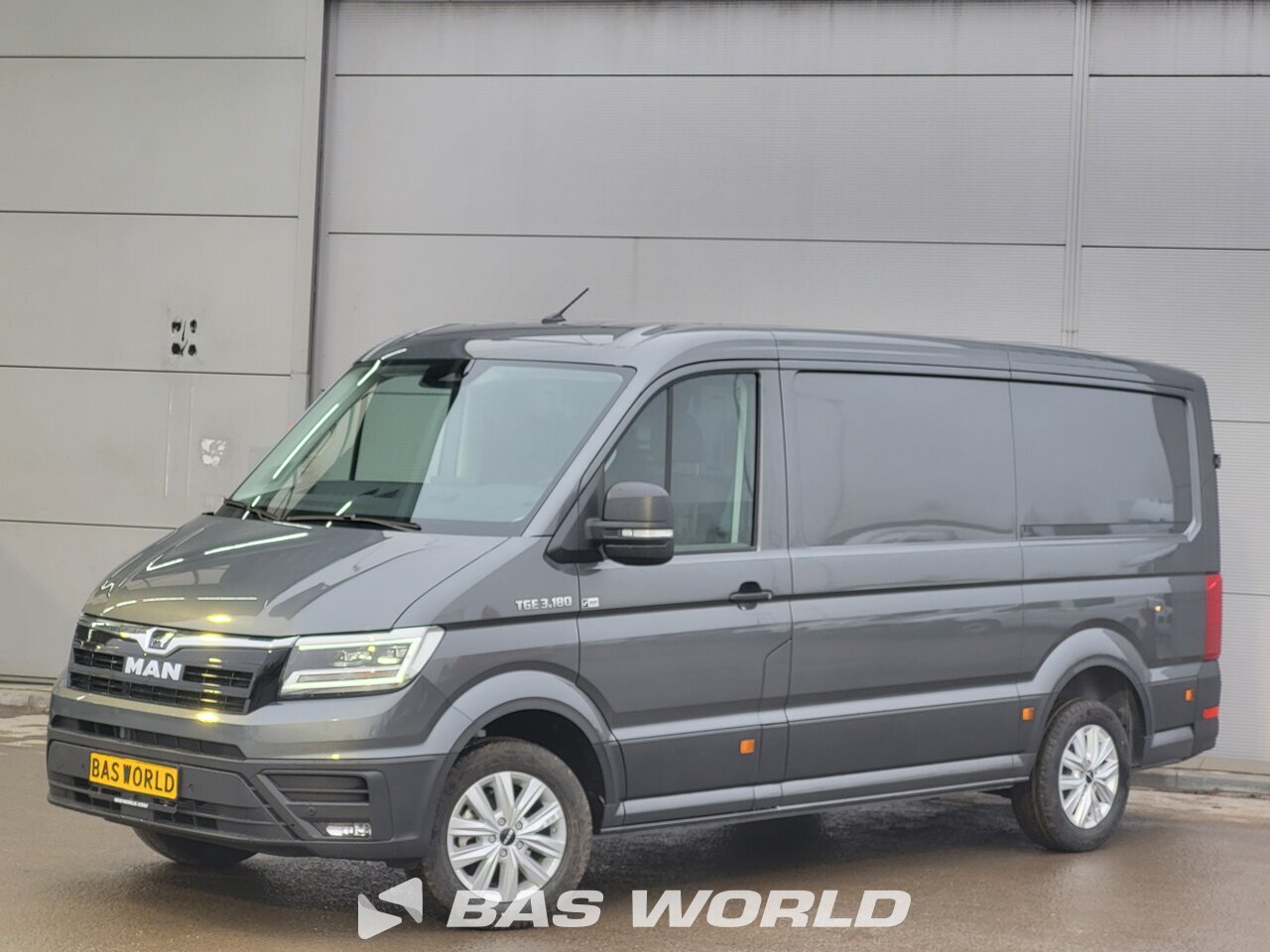 Front left : MAN TGE 3.180 Fourgons utilitaires