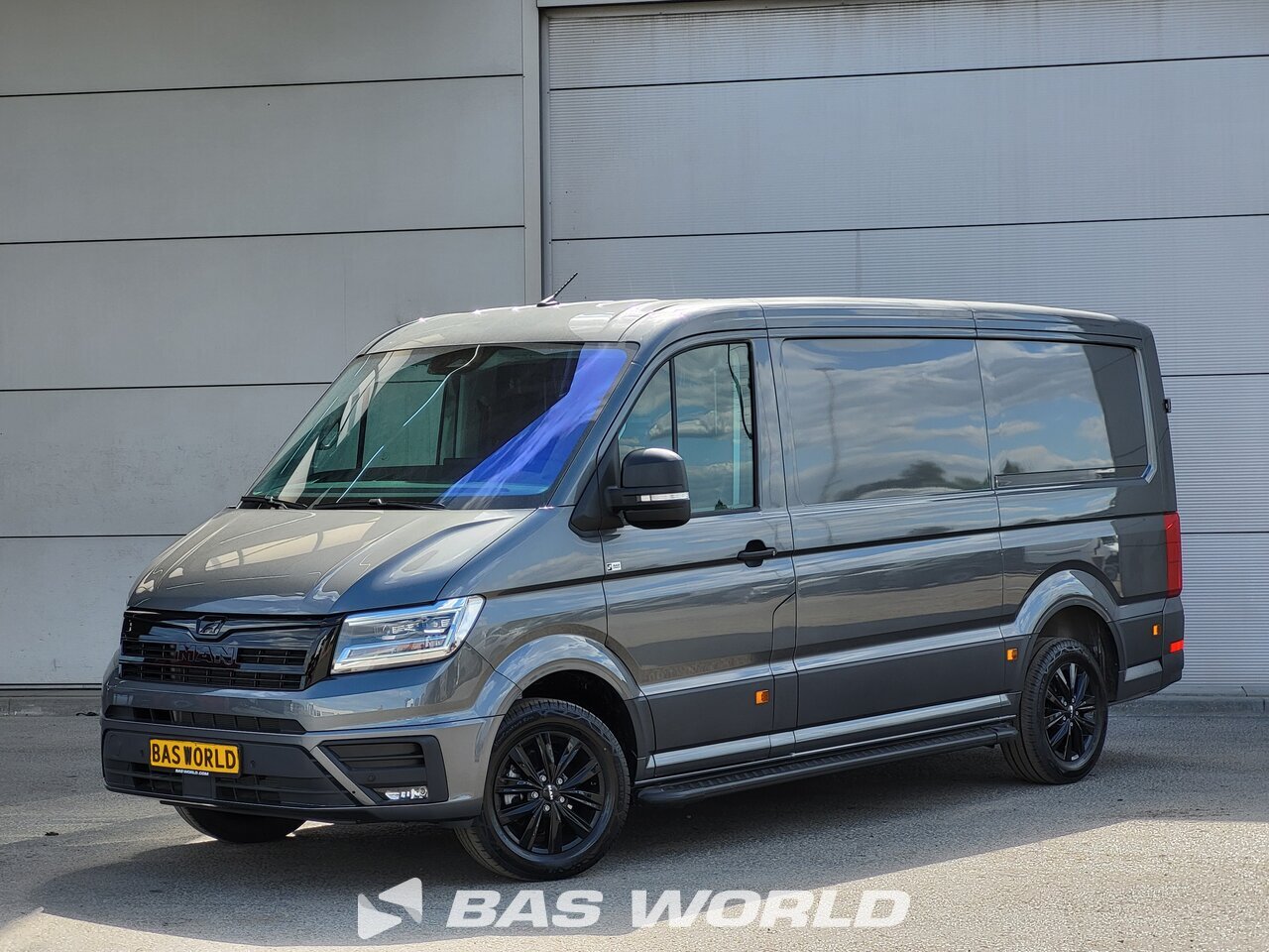 Front left : MAN TGE 3.180 Fourgons utilitaires