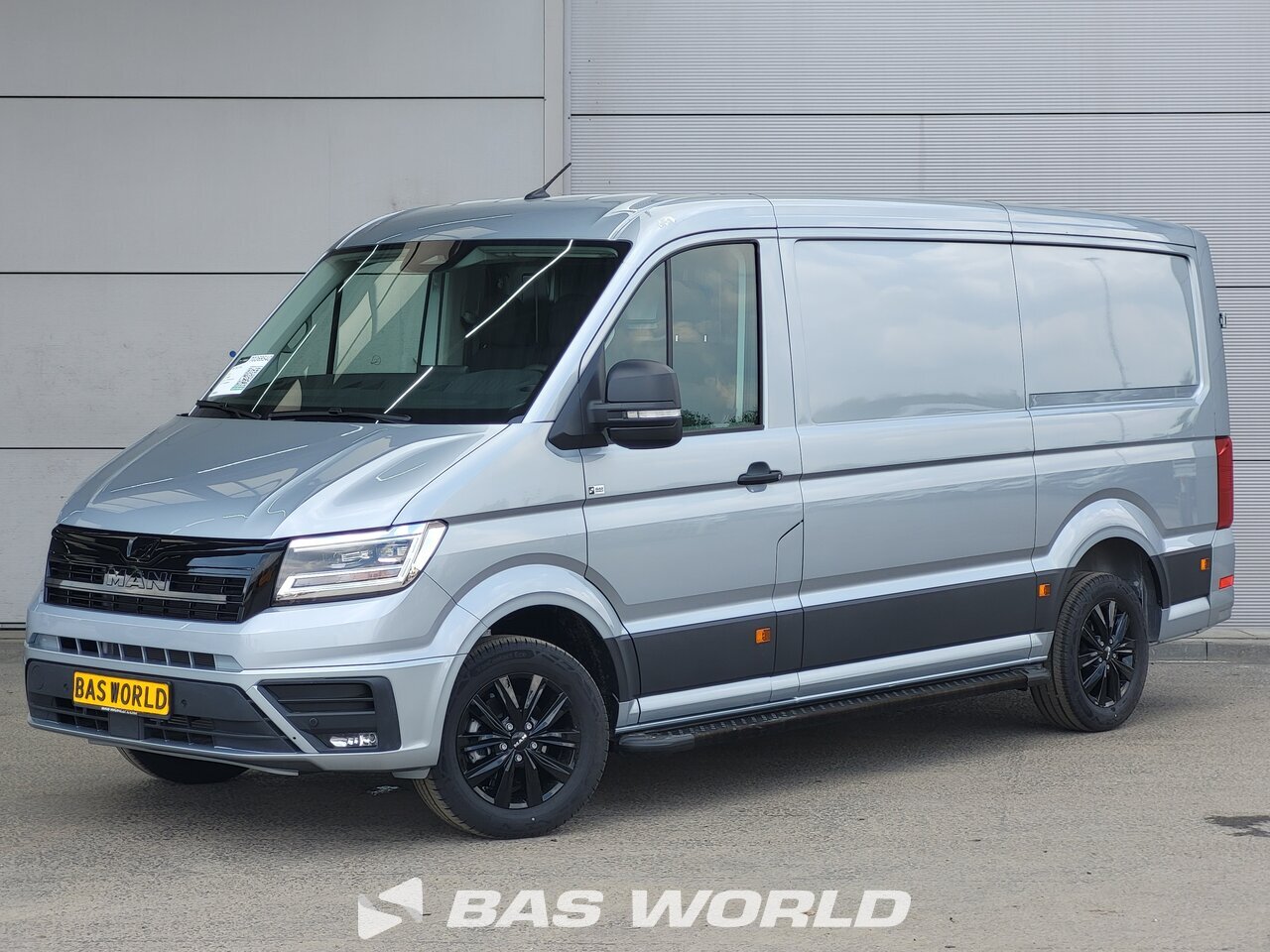 Front left : MAN TGE 3.180 Fourgons utilitaires