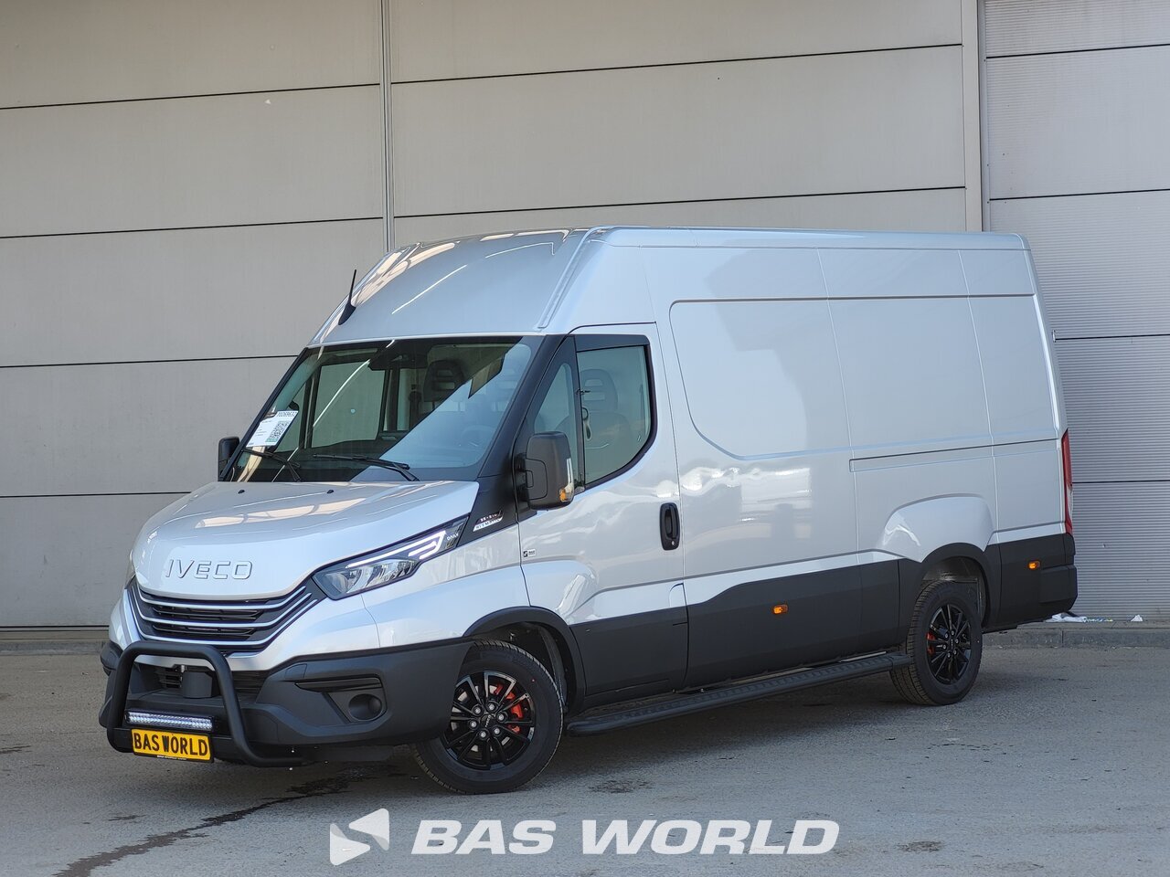 Front left : Iveco Daily 35S21 Fourgons utilitaires