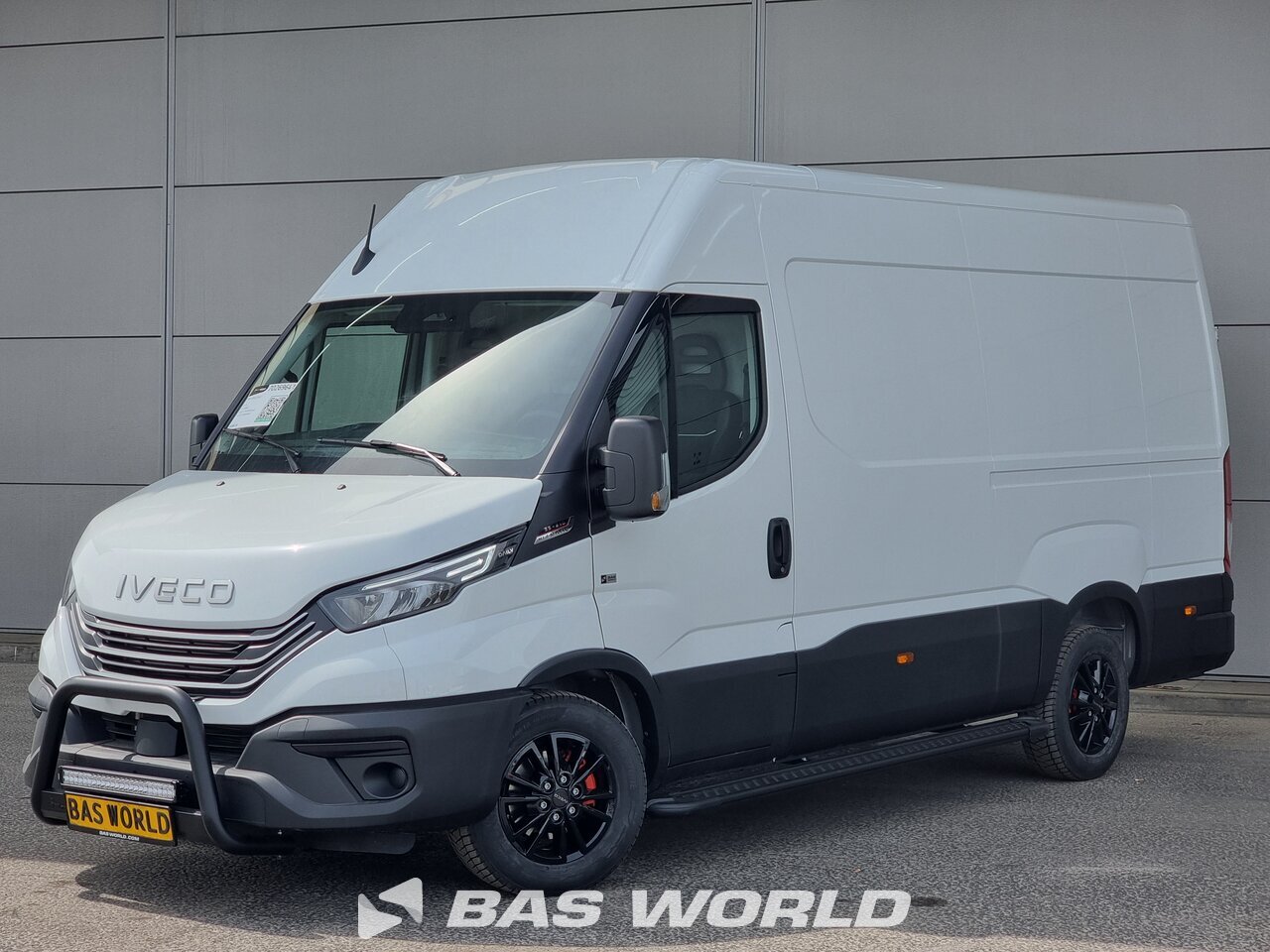 Front left : Iveco Daily 35S21 Fourgons utilitaires