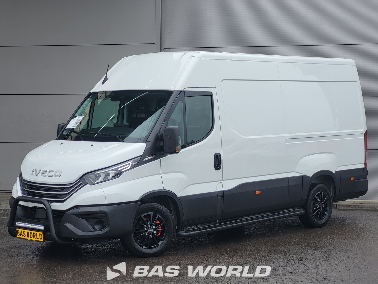 Front left : Iveco Daily 35S21 Fourgons utilitaires