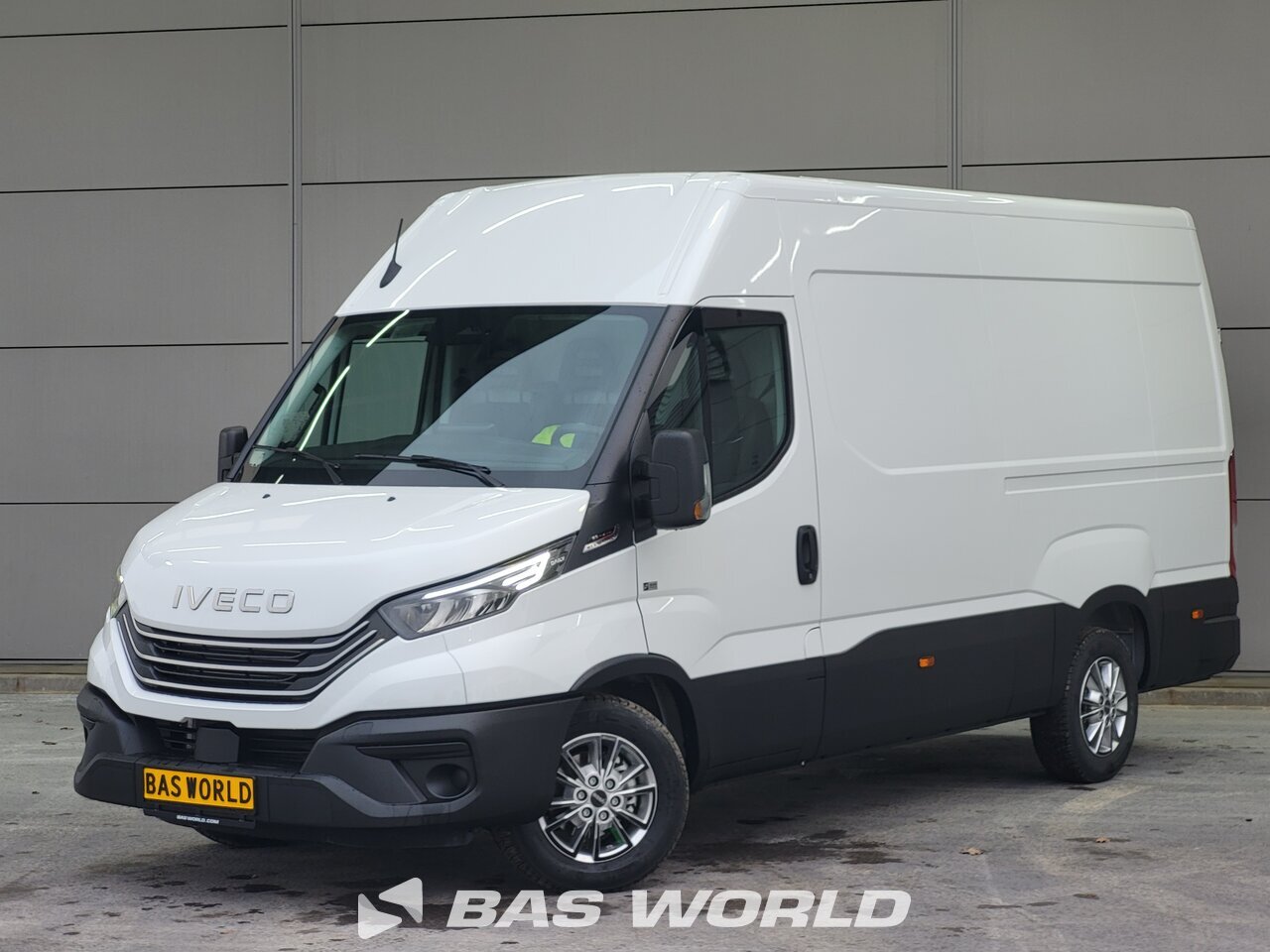 Front left : Iveco Daily 35S21 Fourgons utilitaires