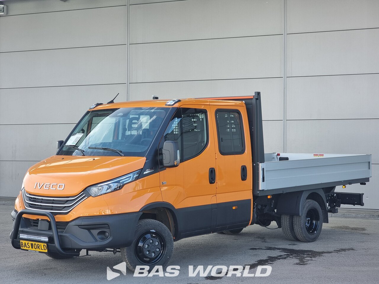 Front left : Iveco Daily 35C21 Ouvert