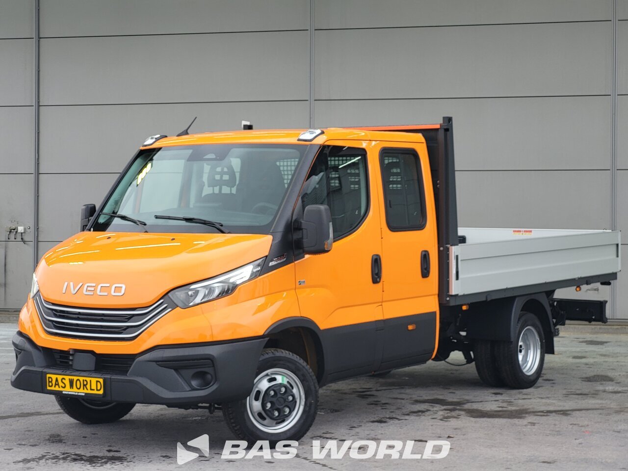 Front left : Iveco Daily 35C21 Ouvert