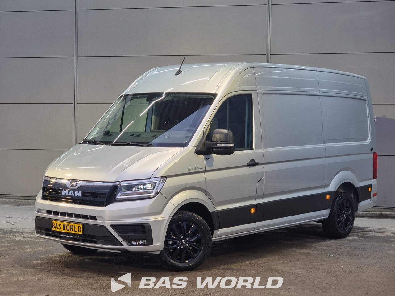 Front left : MAN TGE 3.180 Fourgons utilitaires