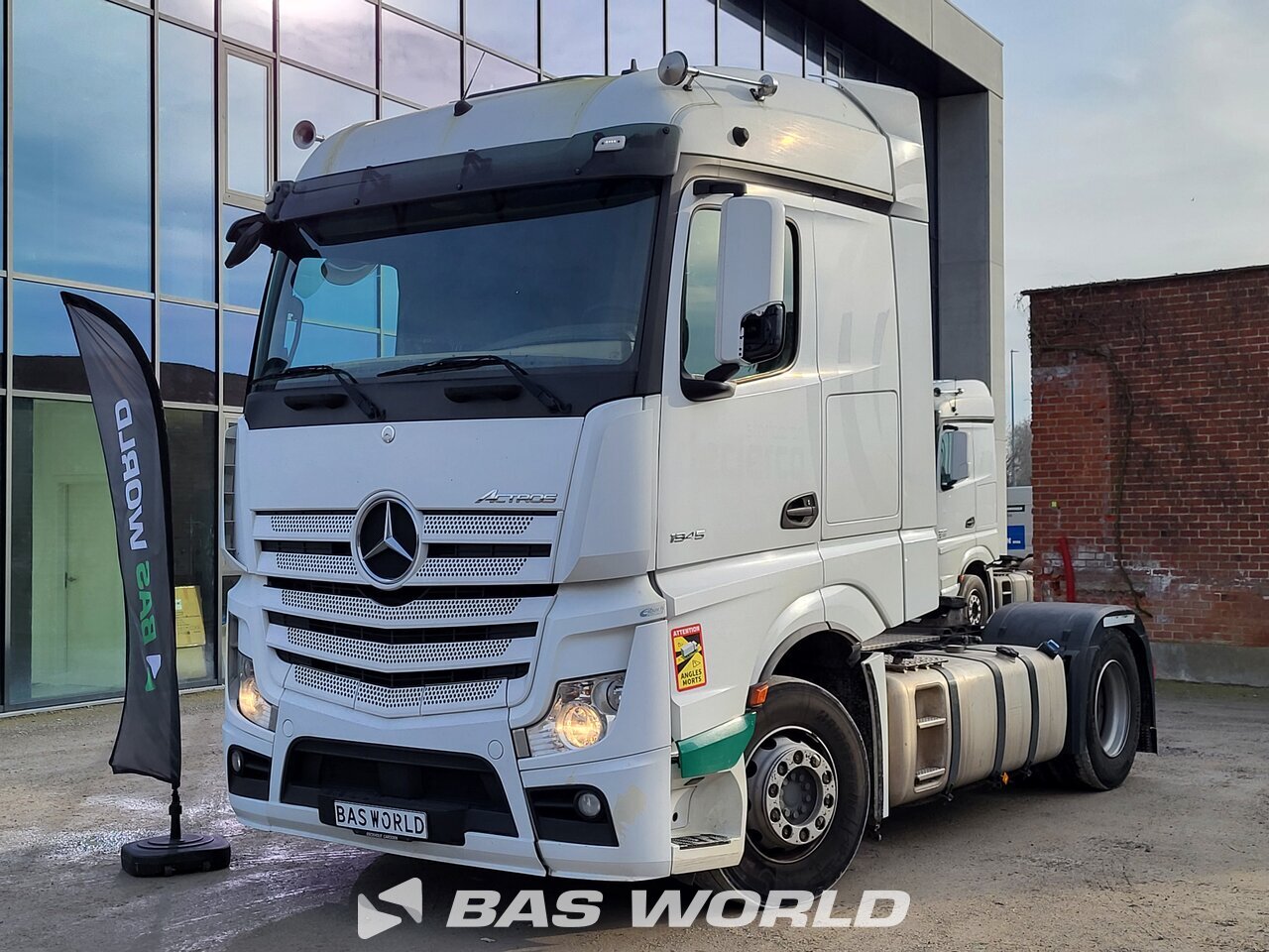 Front left : Mercedes Actros 1942 4X2 Tracteur routier