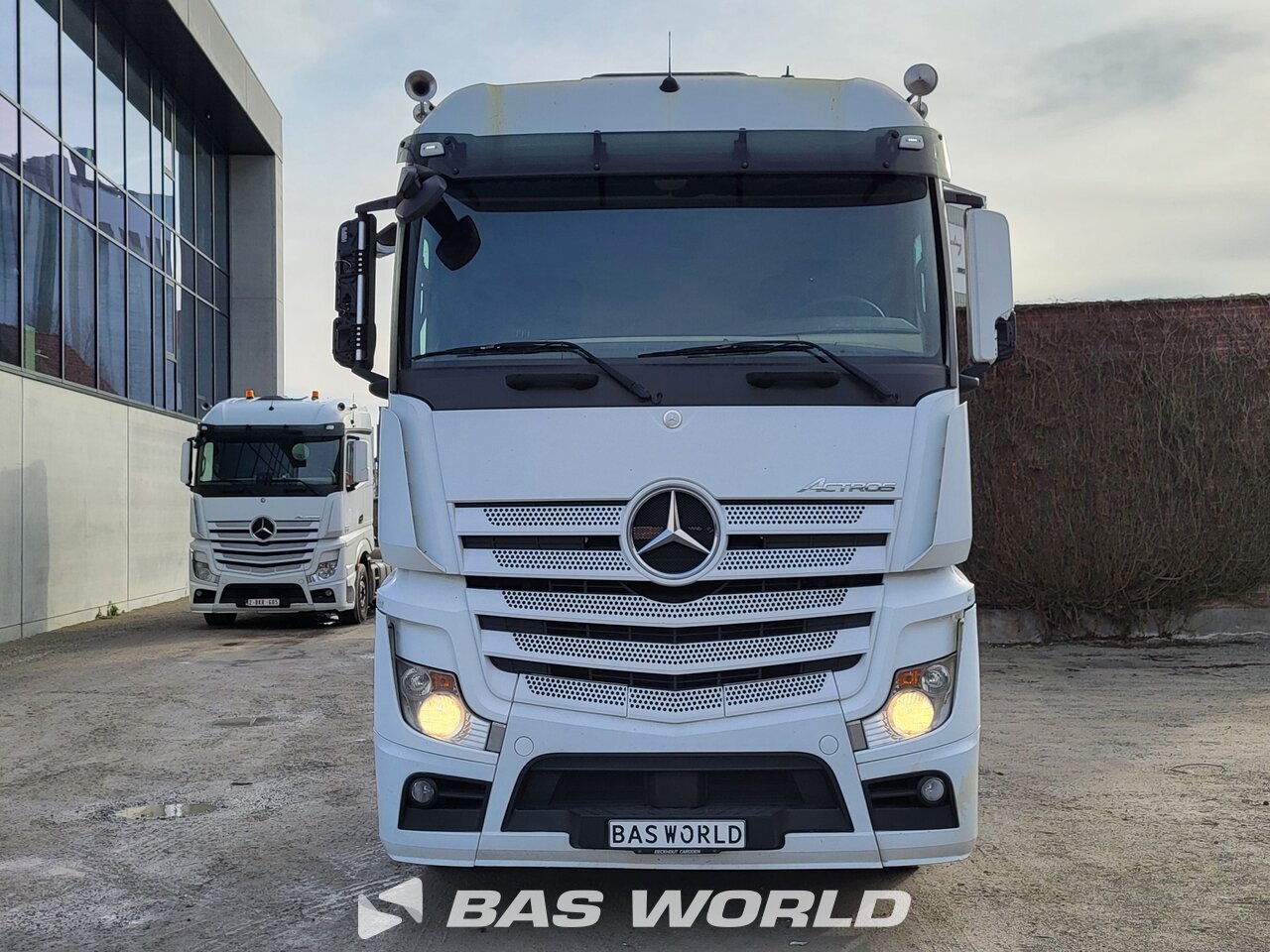 Front : Mercedes Actros 1942 4X2 Tracteur routier