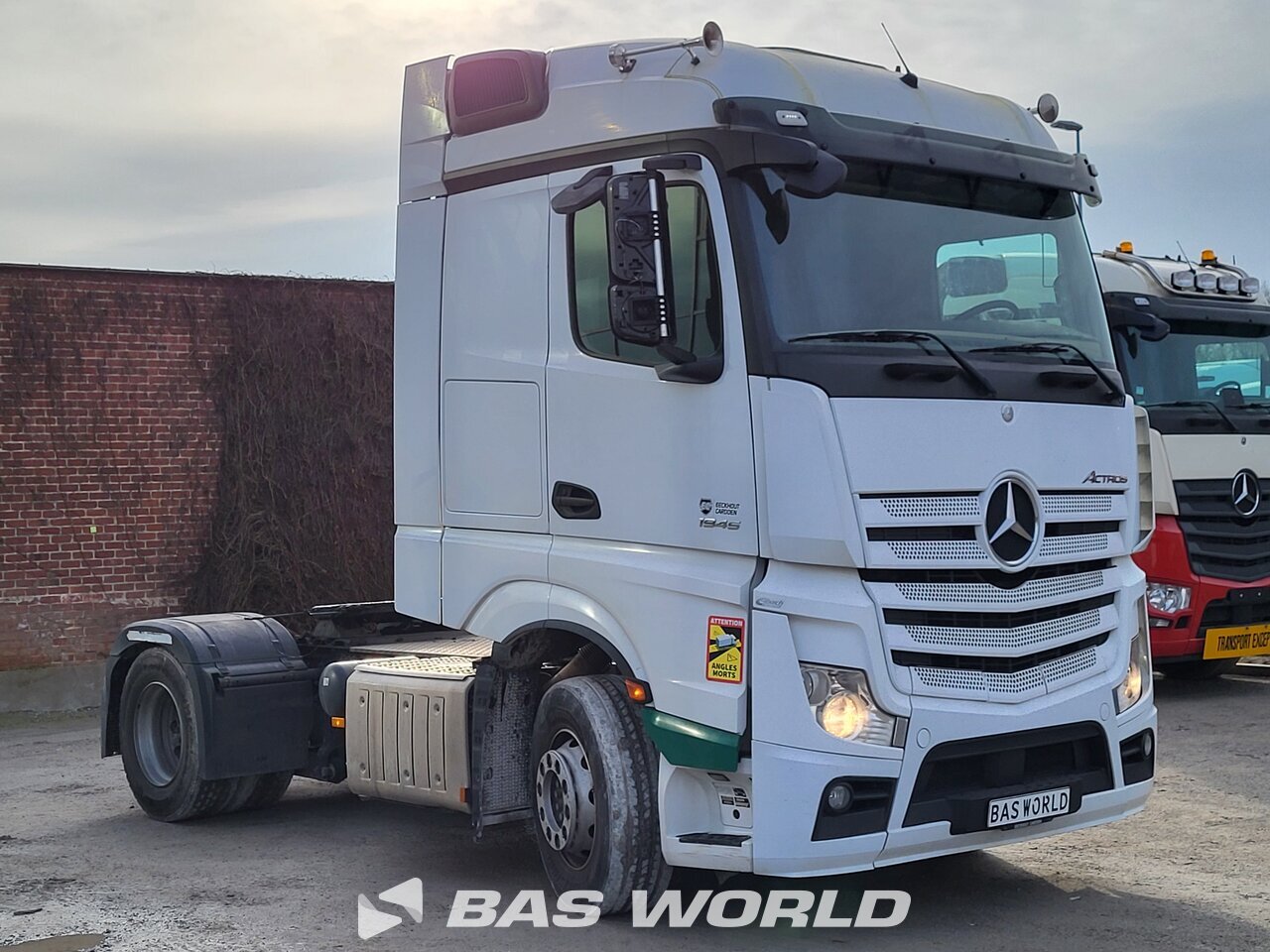 Front right : Mercedes Actros 1942 4X2 Tracteur routier