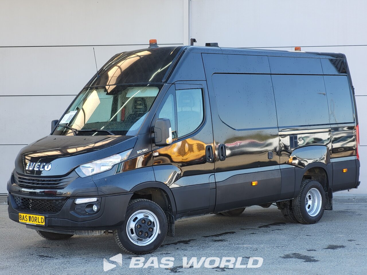 Front left : Iveco Daily 50C18 Fourgons utilitaires