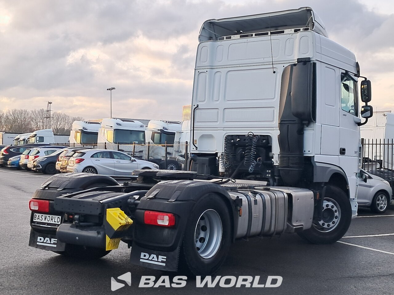 Back right : DAF XF 480 4X2 Tracteur routier