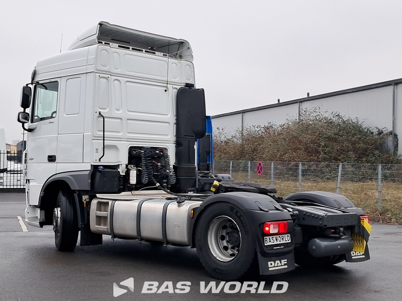 Back left : DAF XF 480 4X2 Tracteur routier