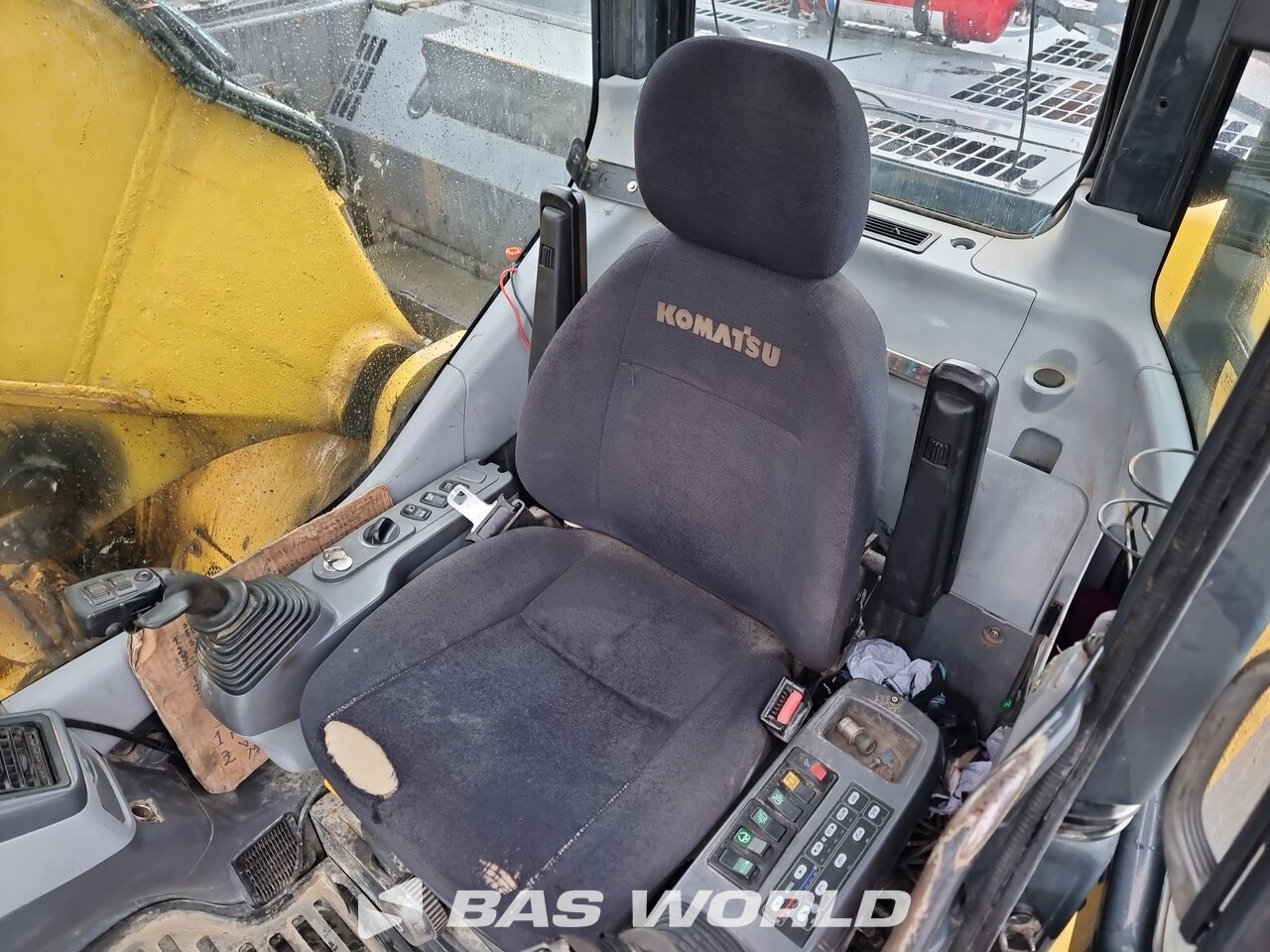 Other : Komatsu PC228 US LC Pelle sur chenilles