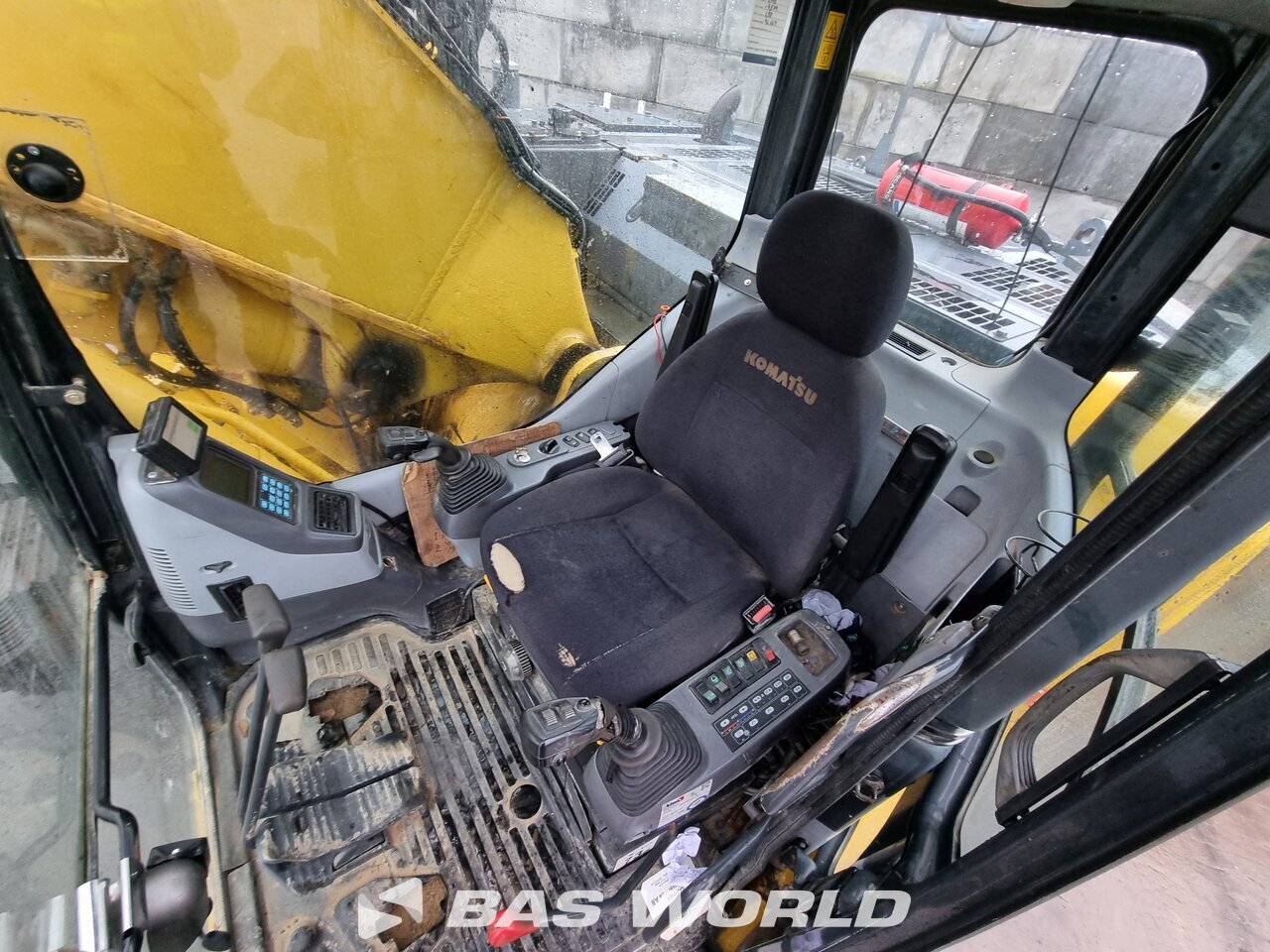 Other : Komatsu PC228 US LC Pelle sur chenilles