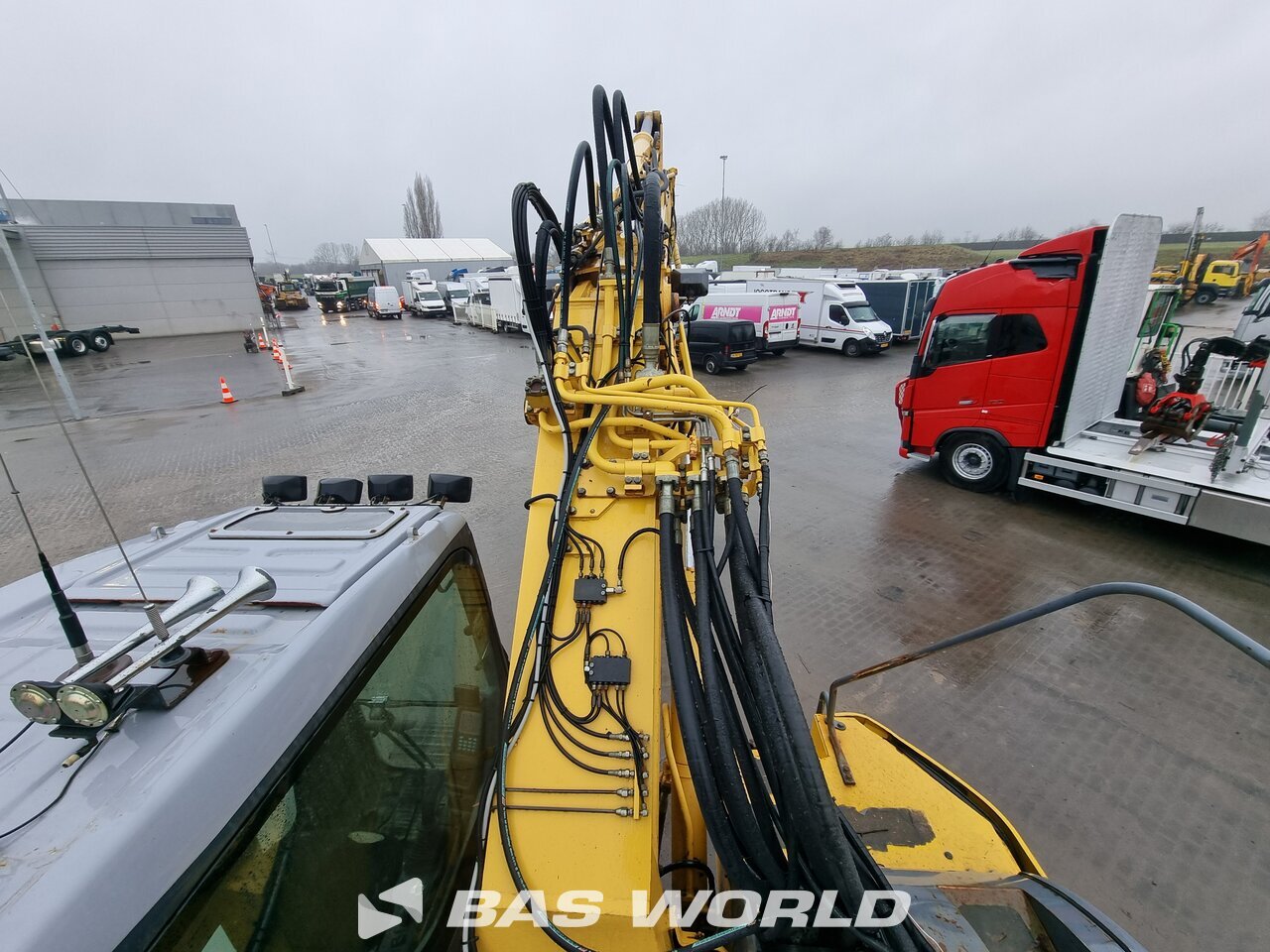 Other : Komatsu PC228 US LC Pelle sur chenilles
