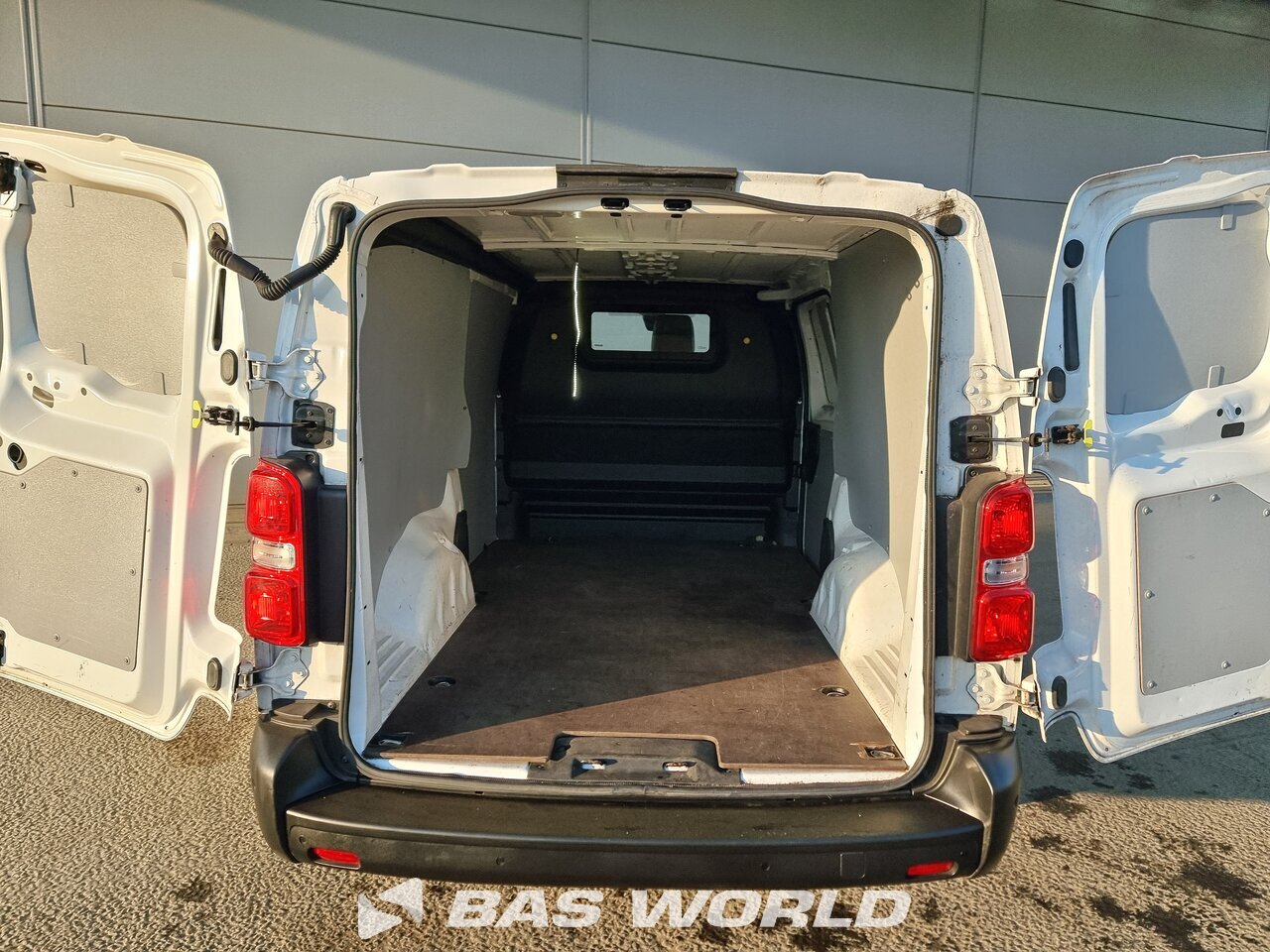 Other : Opel Vivaro 145PK Fourgons utilitaires