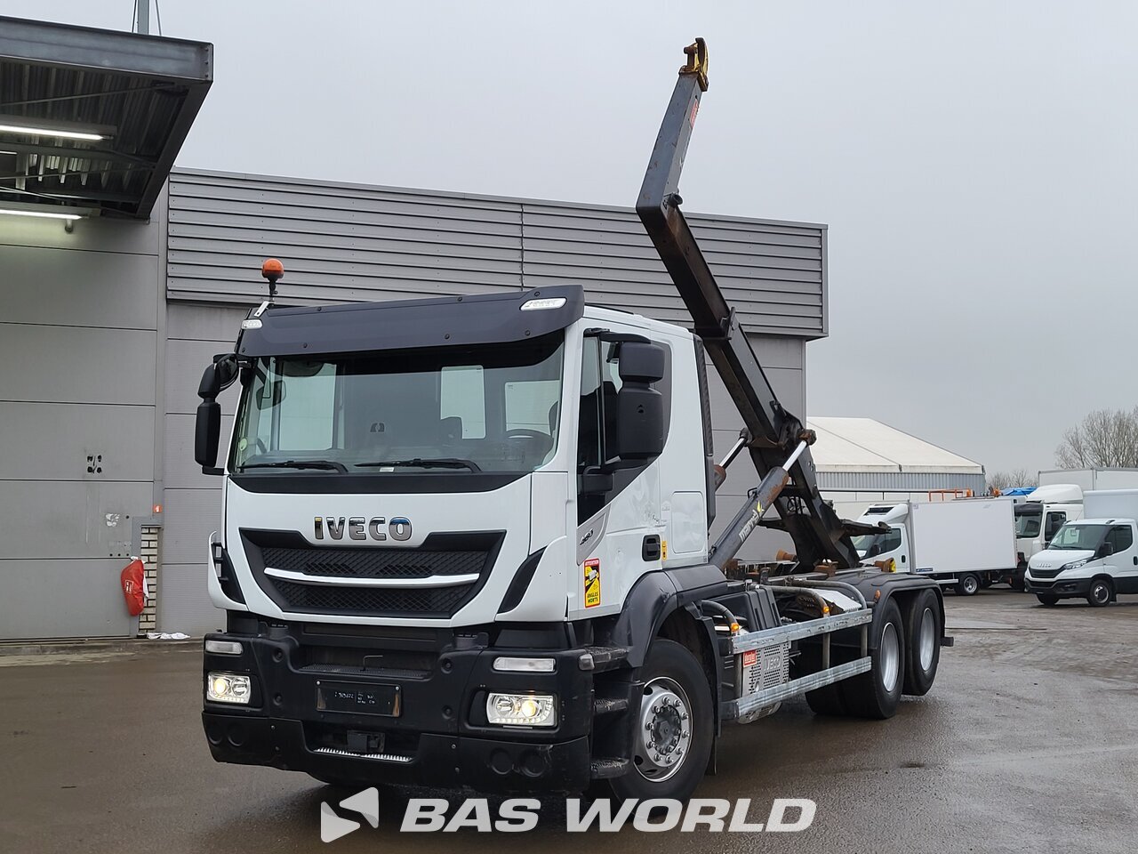 Front left : Iveco Stralis 460 6X2 Marrel AL 20 S59 camion à bras