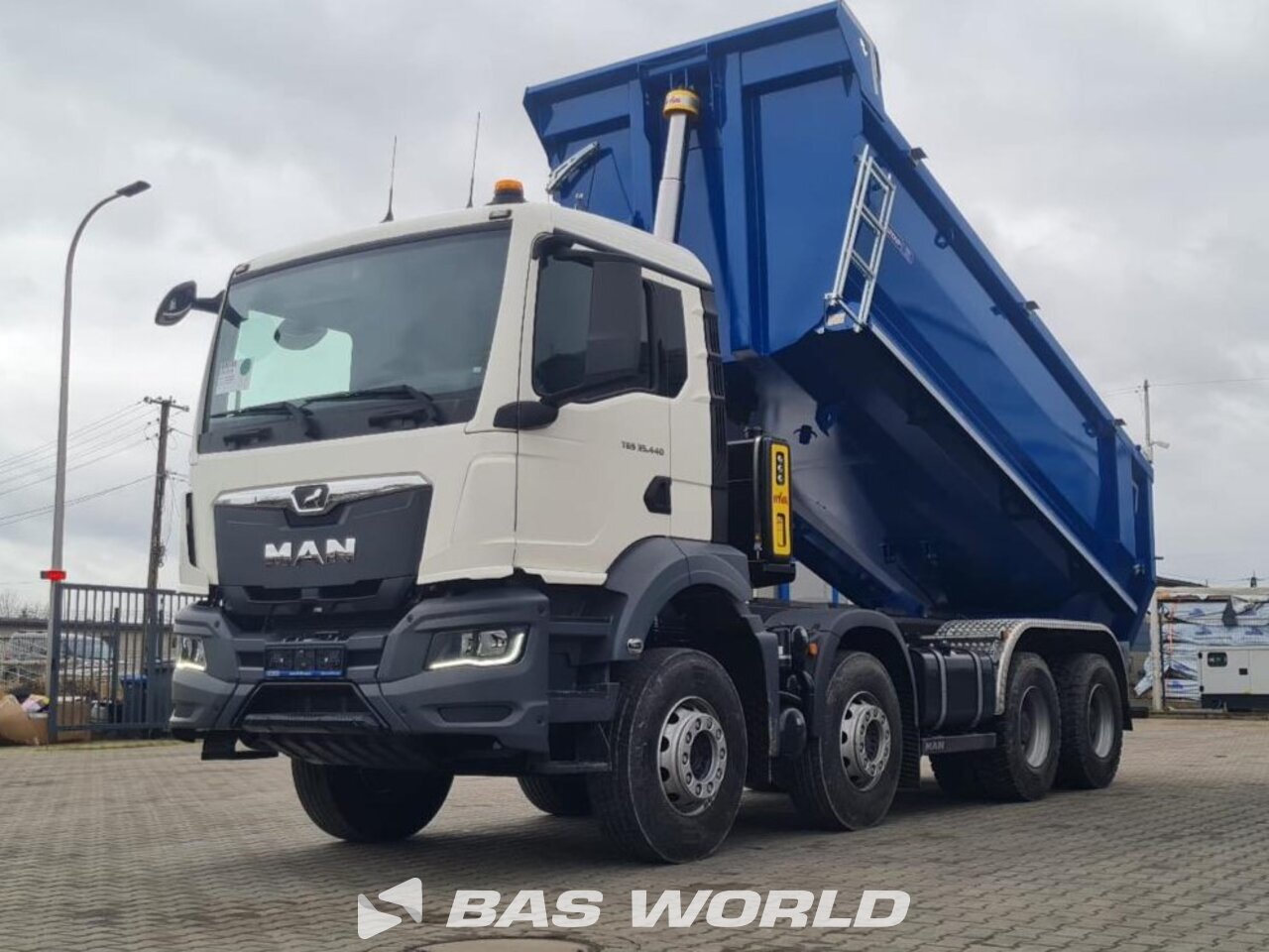Front left : MAN TGS 35.440 8X4 SLT Group Hardox Camion Benne
