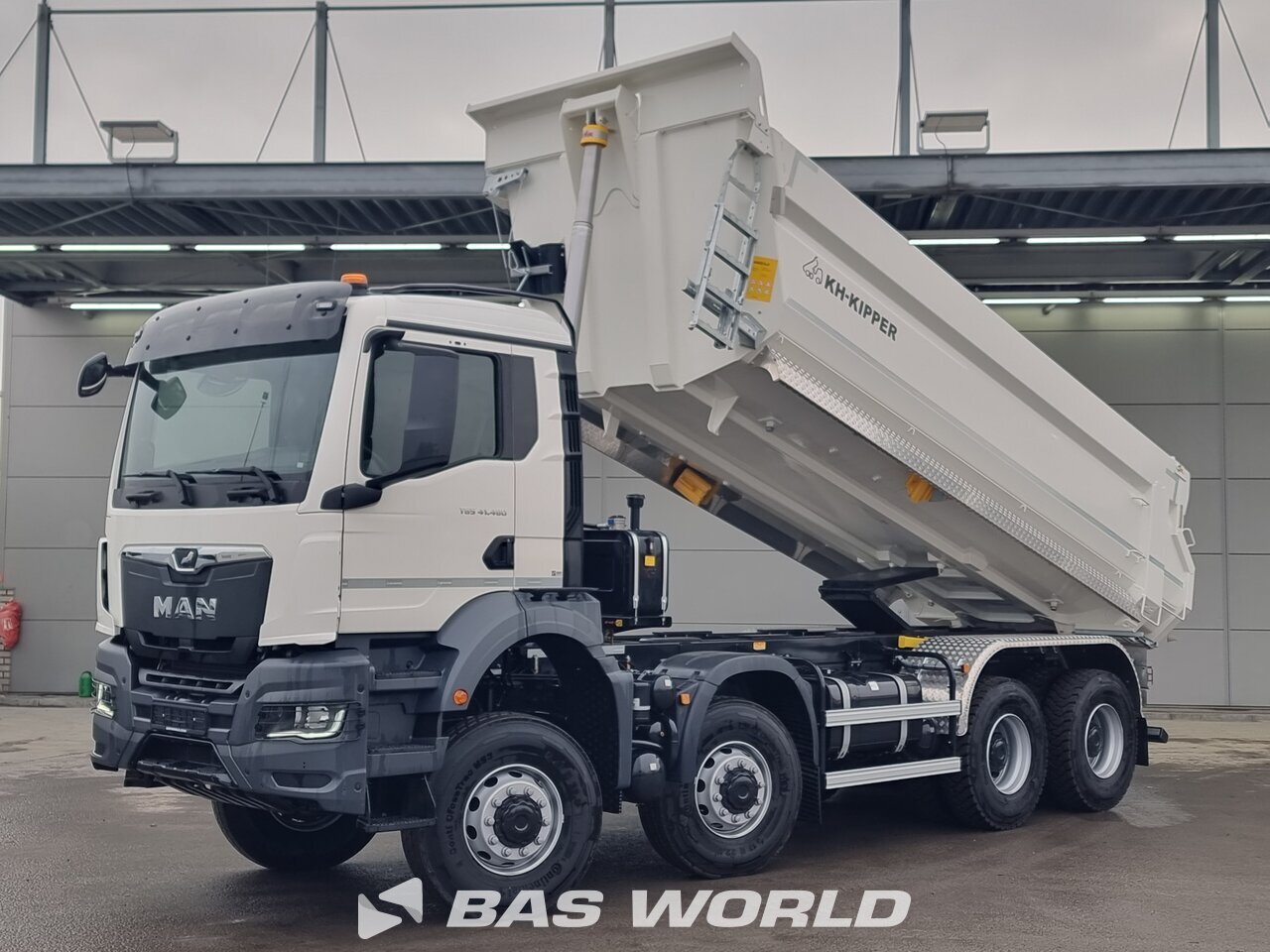 Front left : MAN TGS 41.480 8X8 KH- KIPPER Camion Benne