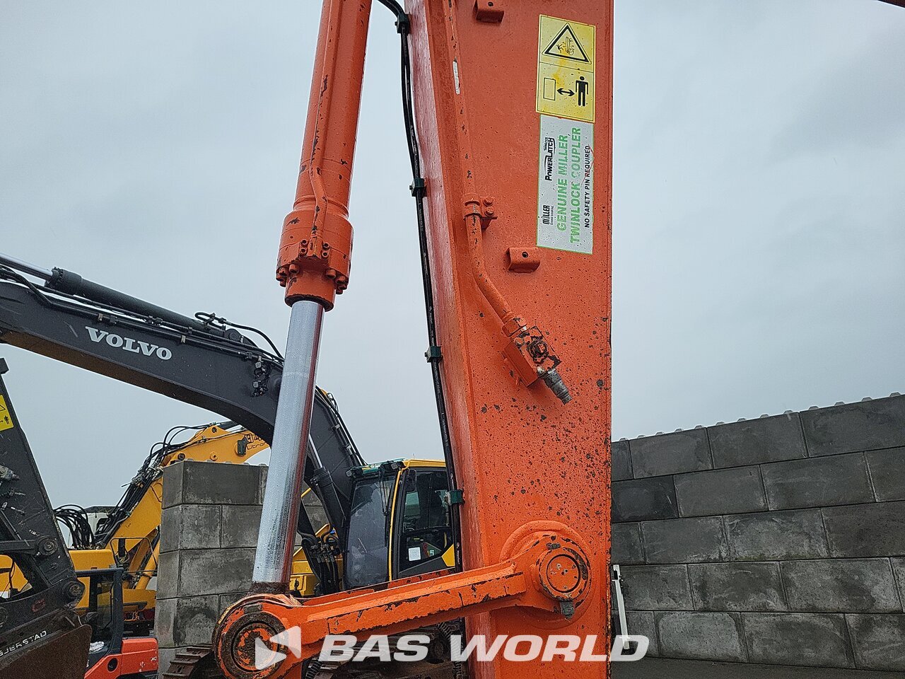 Hitachi ZX225 USLC -5 Crawler excavators - BAS World