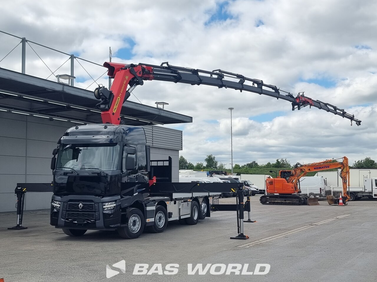 Front left : Renault C 520 8X2 Basmorais Camion plateaux
