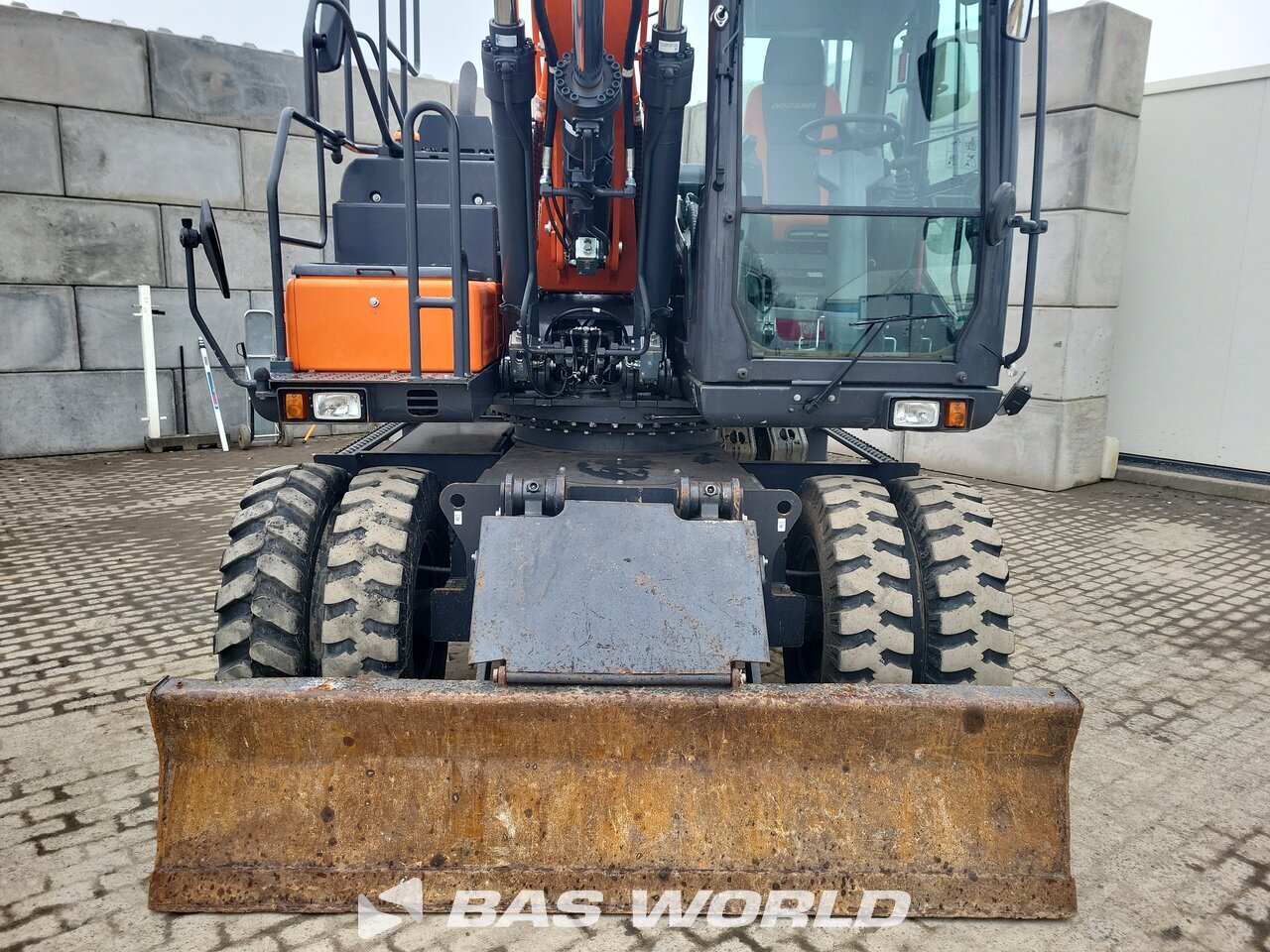 Other : Doosan DX140 W-5 Pelle sur pneus
