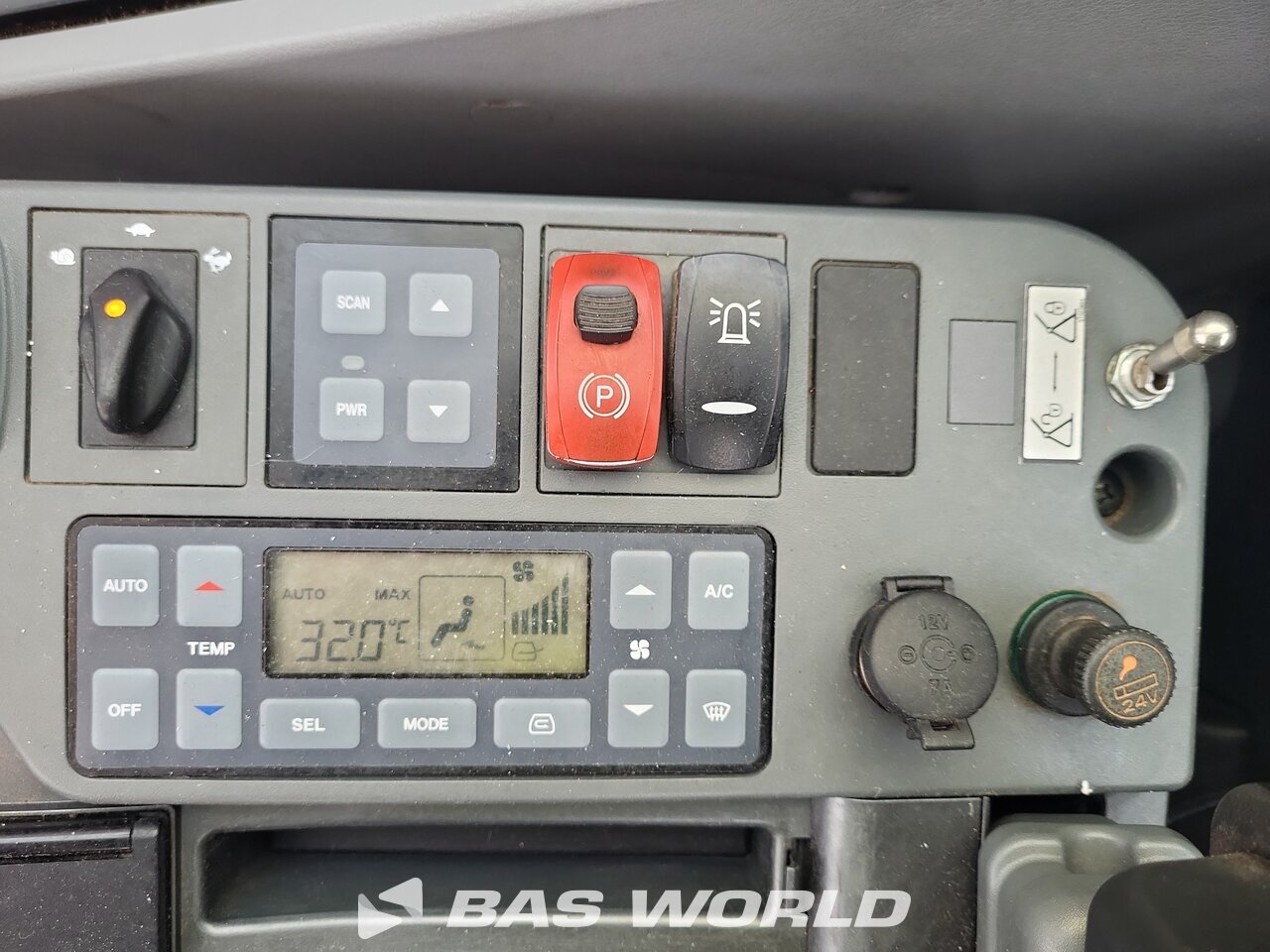 Other : Doosan DX140 W-5 Pelle sur pneus