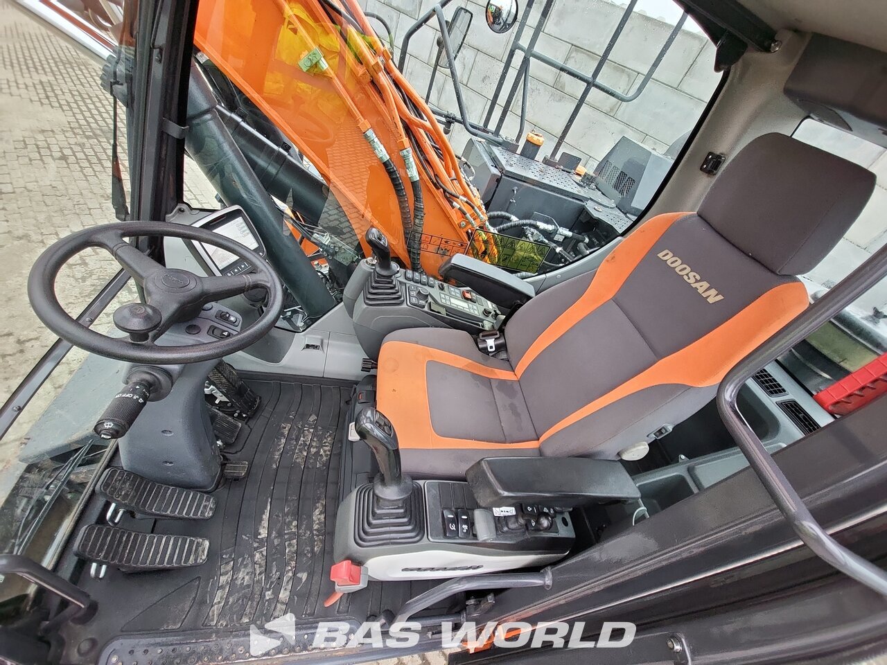 Other : Doosan DX140 W-5 Pelle sur pneus