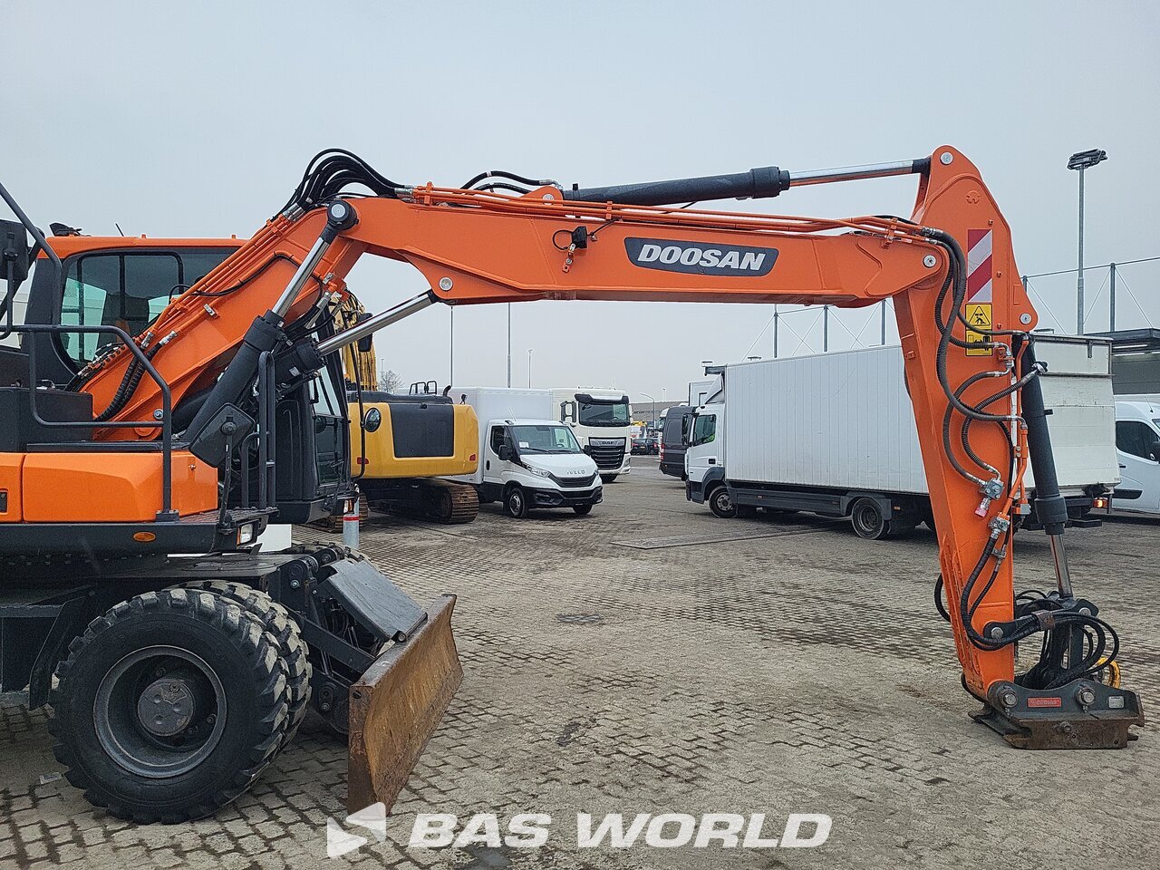 Other : Doosan DX140 W-5 Pelle sur pneus
