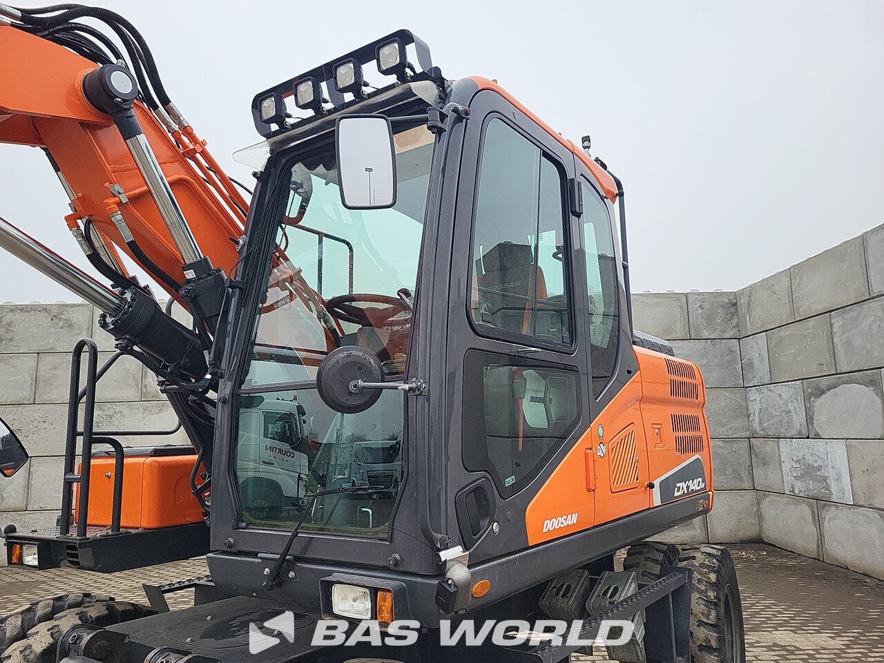 Other : Doosan DX140 W-5 Pelle sur pneus