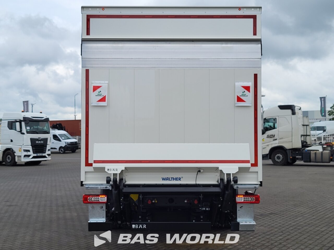 Back right : Renault D 280 4X2 Walther Carrosseries fourgons