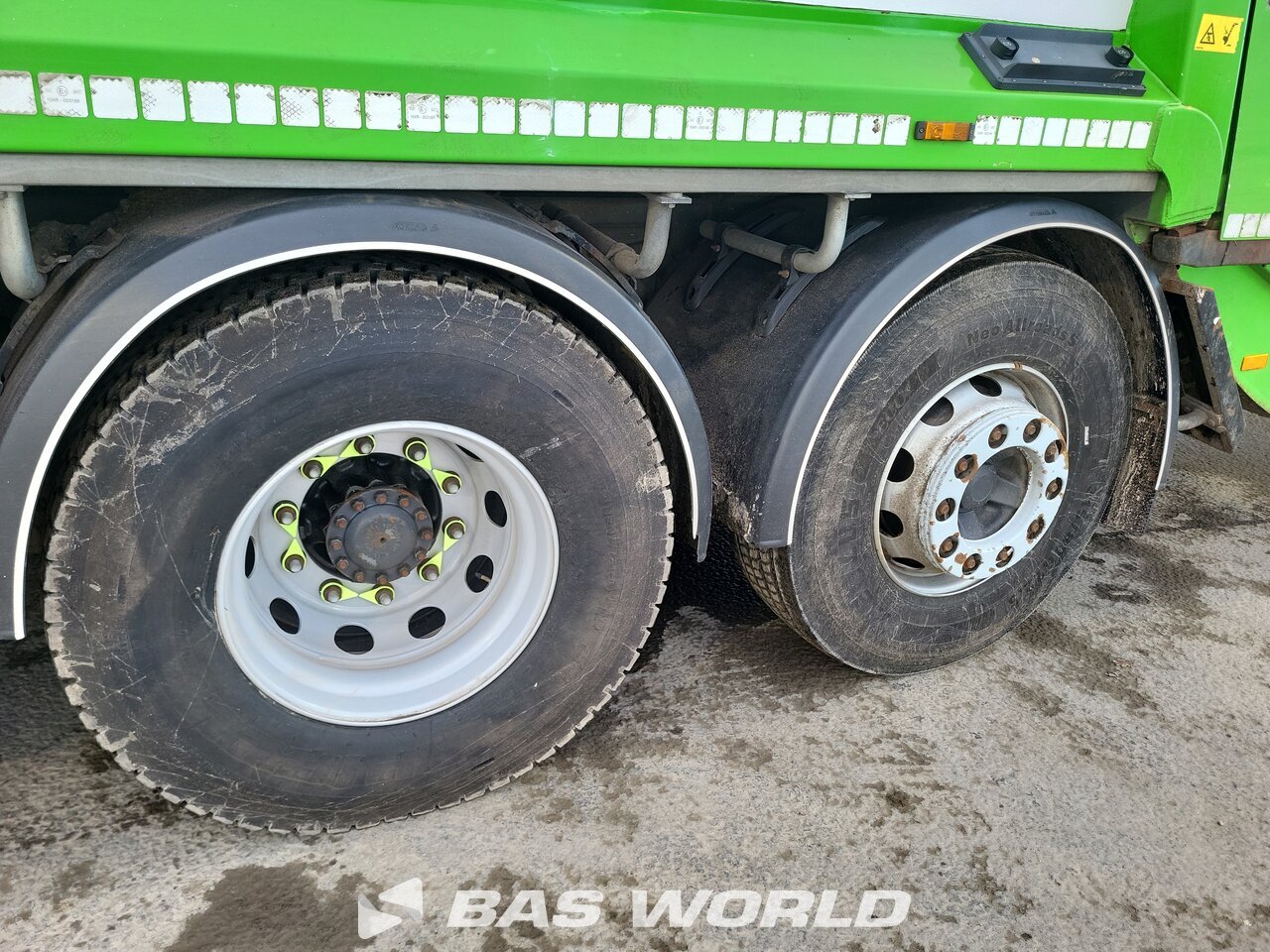Other : Volvo FE 300 6X2 GeesinkNorba Type: GPM III 20H25 GCB Split Camion d'ordures