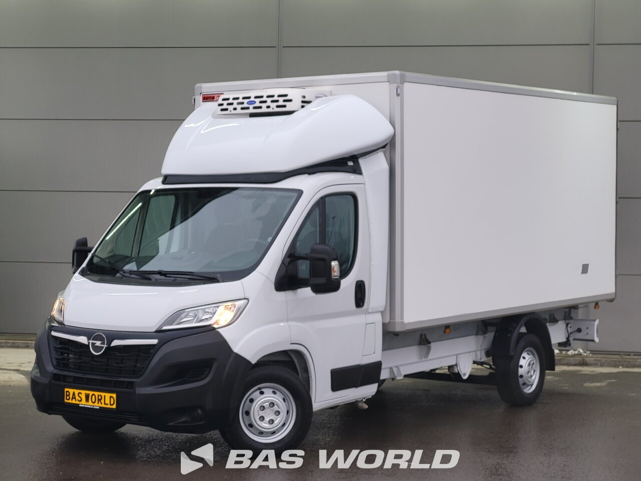 Front left : Opel Movano 165PK frigorifique fermé
