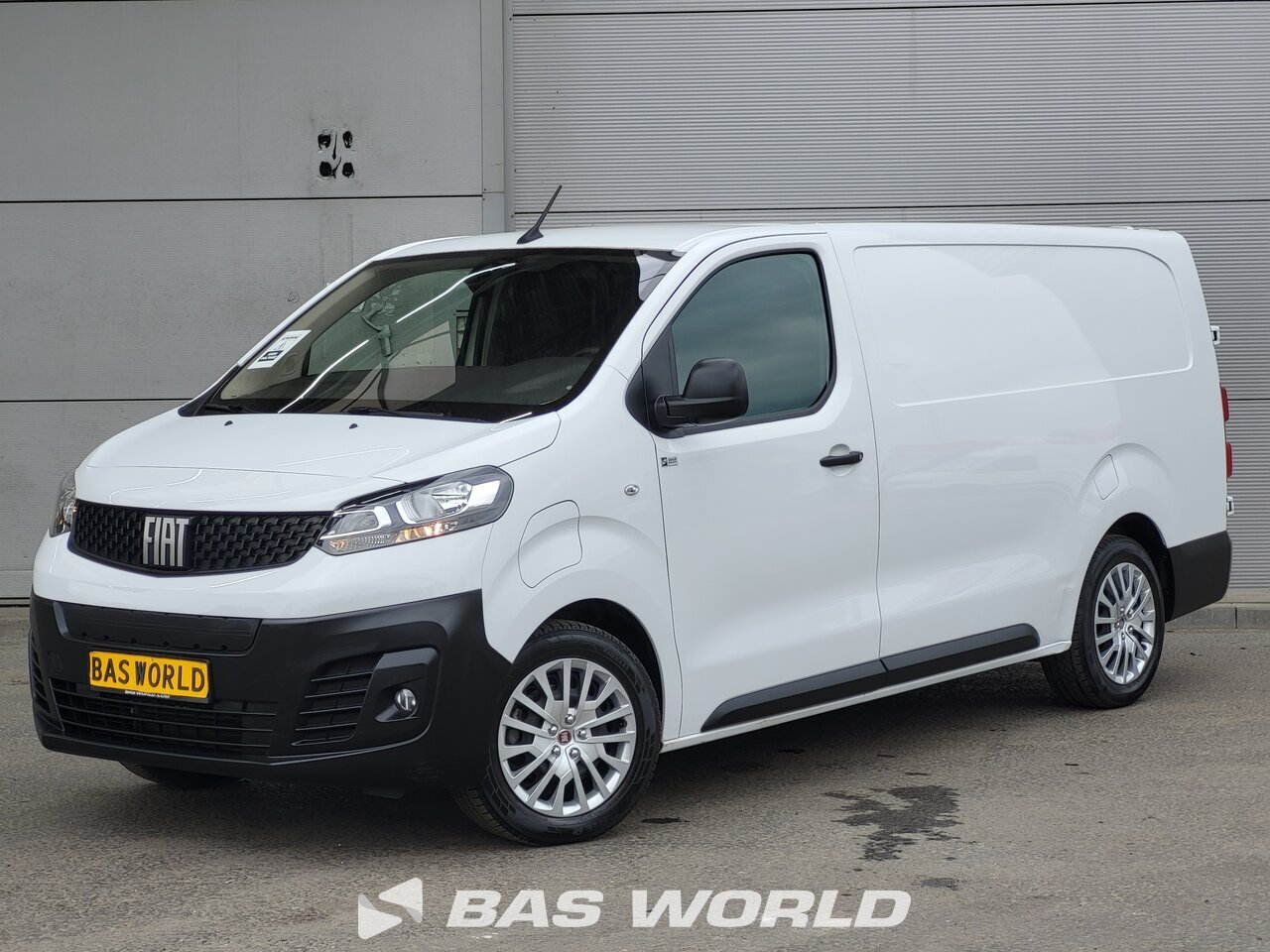 Front left : Fiat e-SCUDO 136pk Fourgons utilitaires