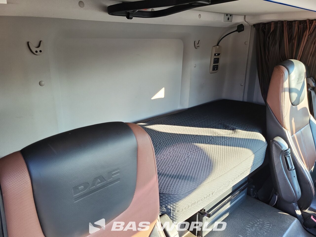 Other : DAF CF 530 4X2 Camion plateaux