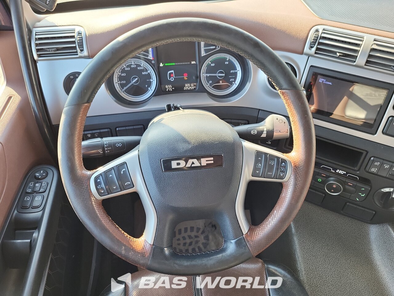 Other : DAF CF 530 4X2 Camion plateaux
