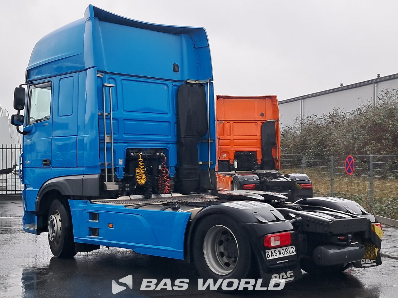 Back left : DAF XF 480 4X2 Tracteur routier