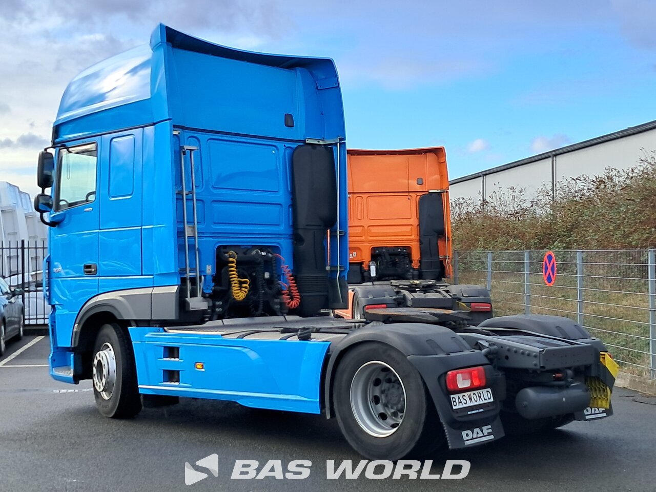 Back left : DAF XF 480 4X2 Tracteur routier