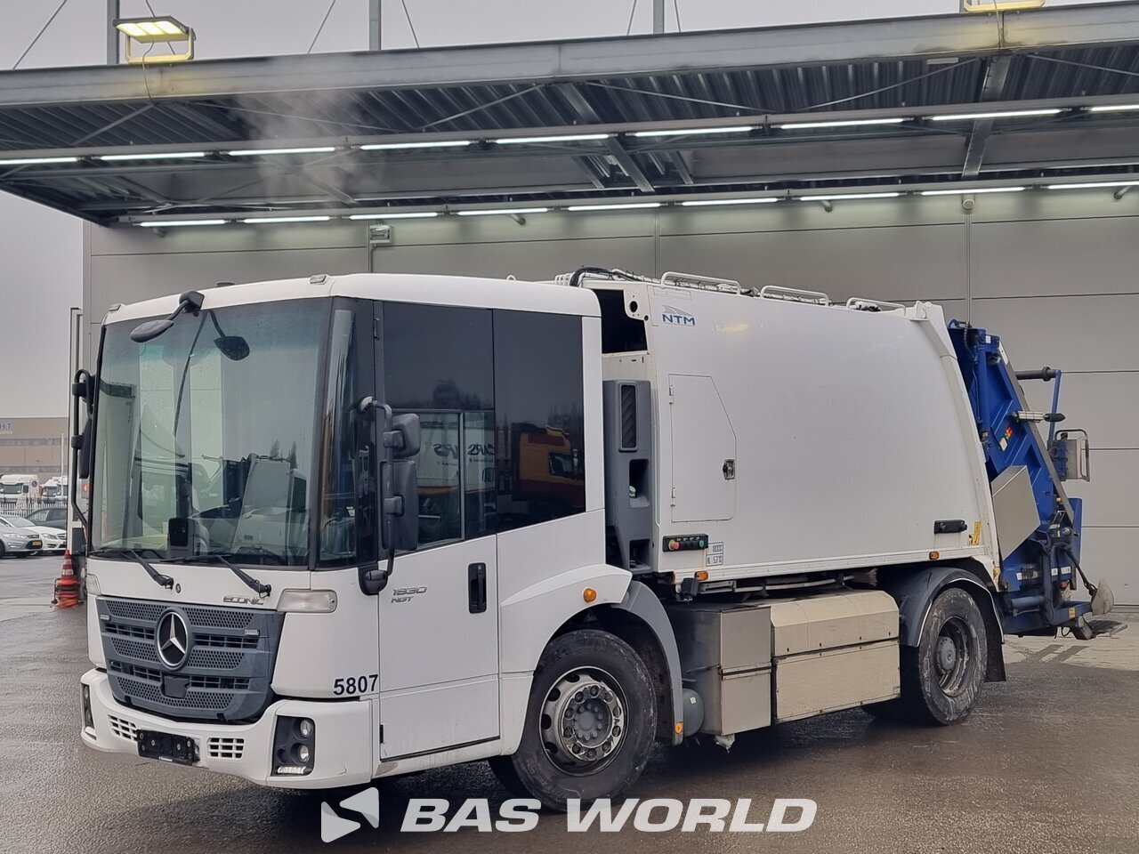 Front left : Mercedes Econic 1830 4X2 NTM Camion d'ordures
