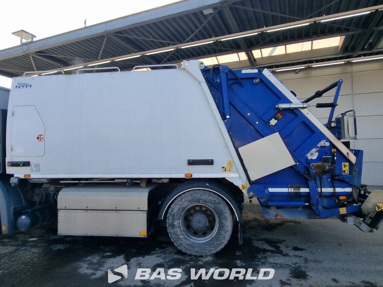 Other : Mercedes 4X2 NTM Camion d'ordures
