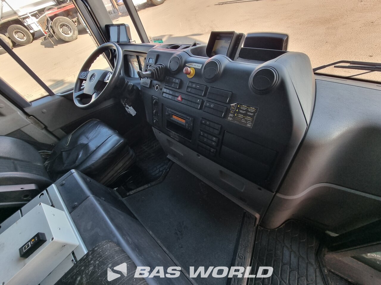 Other : Mercedes 4X2 NTM Camion d'ordures