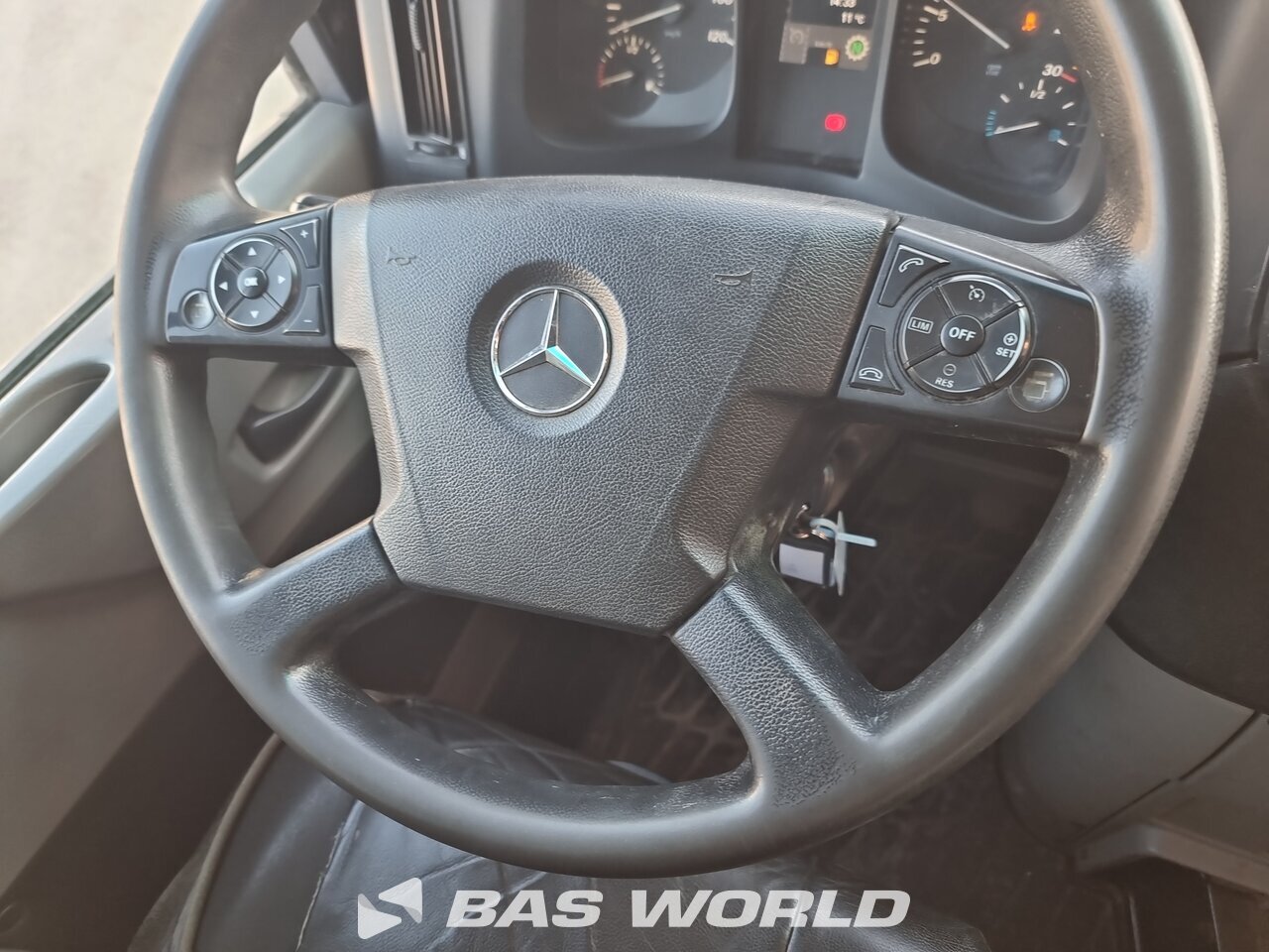 Other : Mercedes 4X2 NTM Camion d'ordures