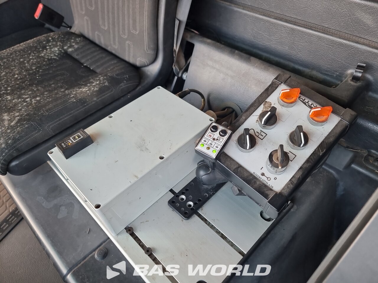 Other : Mercedes 4X2 NTM Camion d'ordures