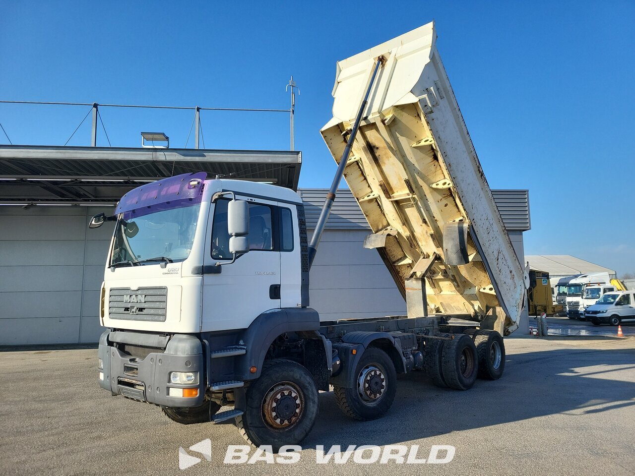 Front left : MAN TGA 41.430 8X6 Camion Benne