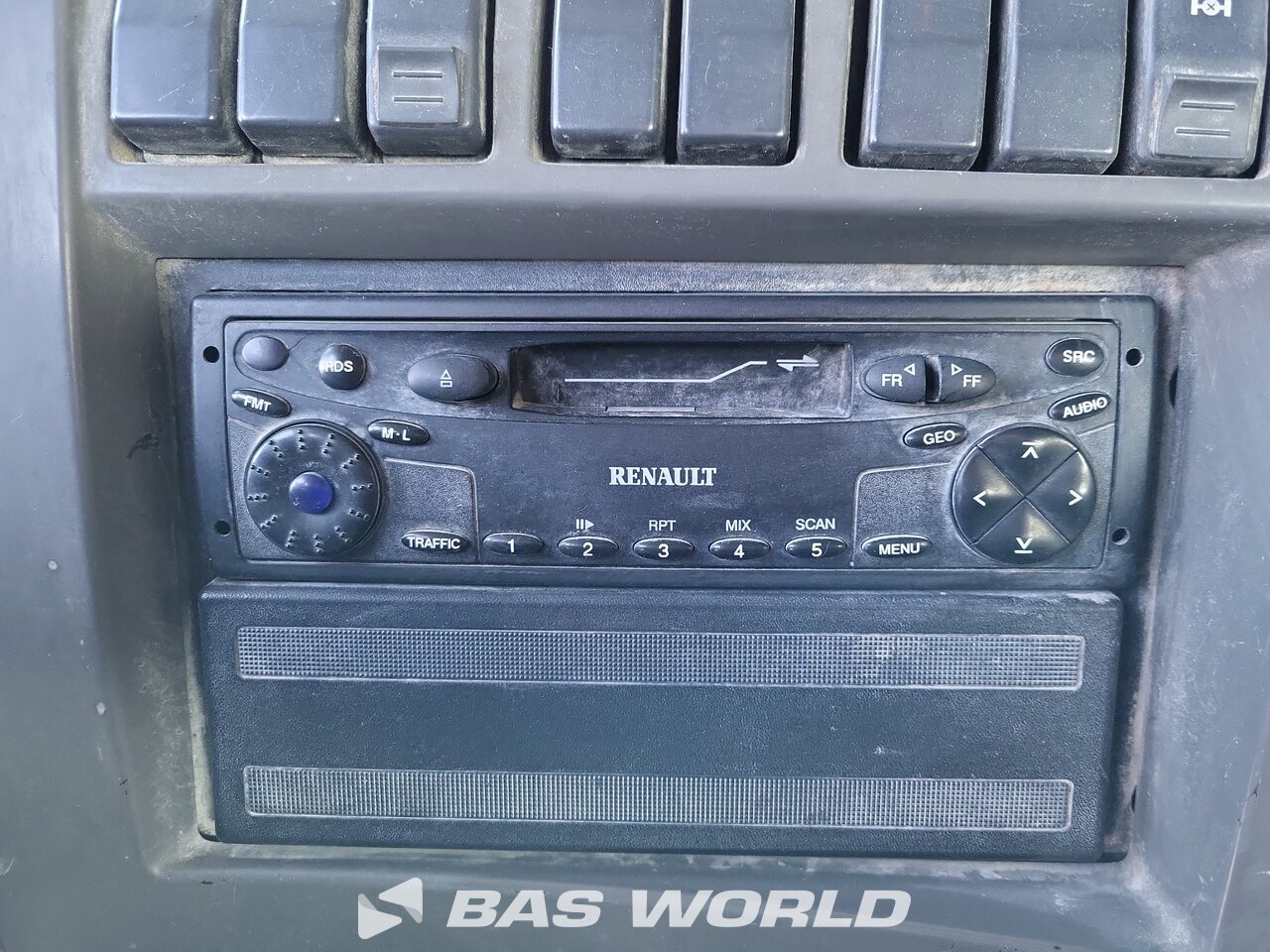 Other : Renault Kerax 370 8X4 Camion malaxeur béton