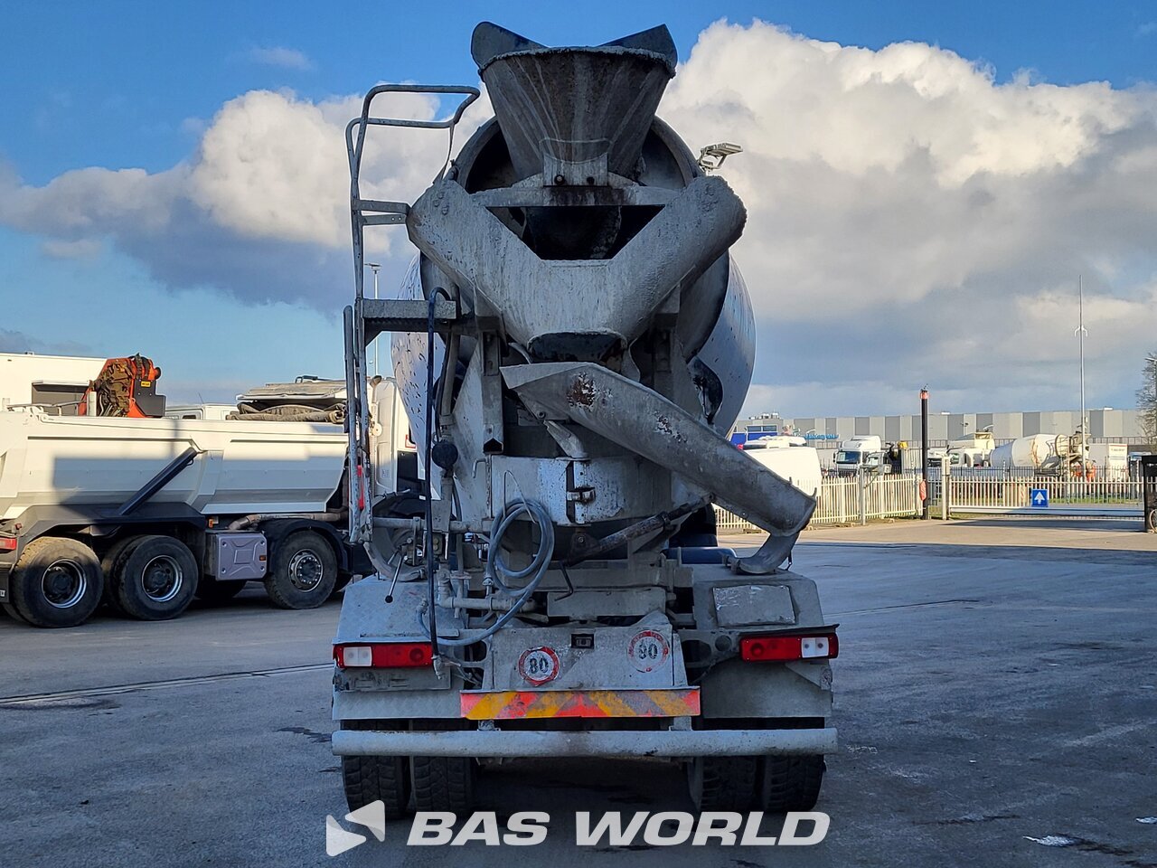 Other : Renault Kerax 370 8X4 Camion malaxeur béton